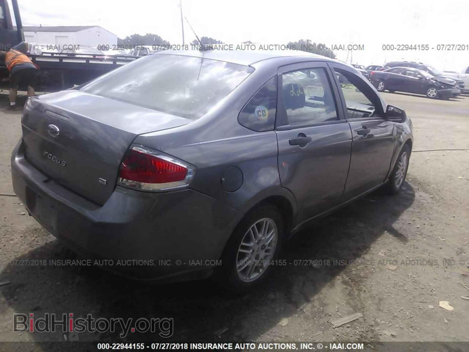 2011 Ford Focus - VIN: 1FAHP3FN1BW152992 - Photo 4
