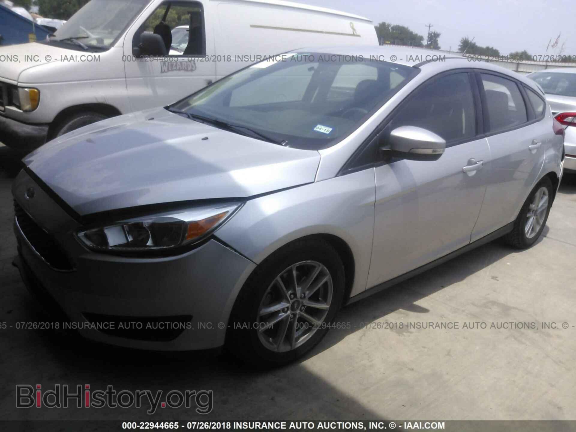 2016 Ford Focus - VIN: 1FADP3K24GL337833 - Photo 2