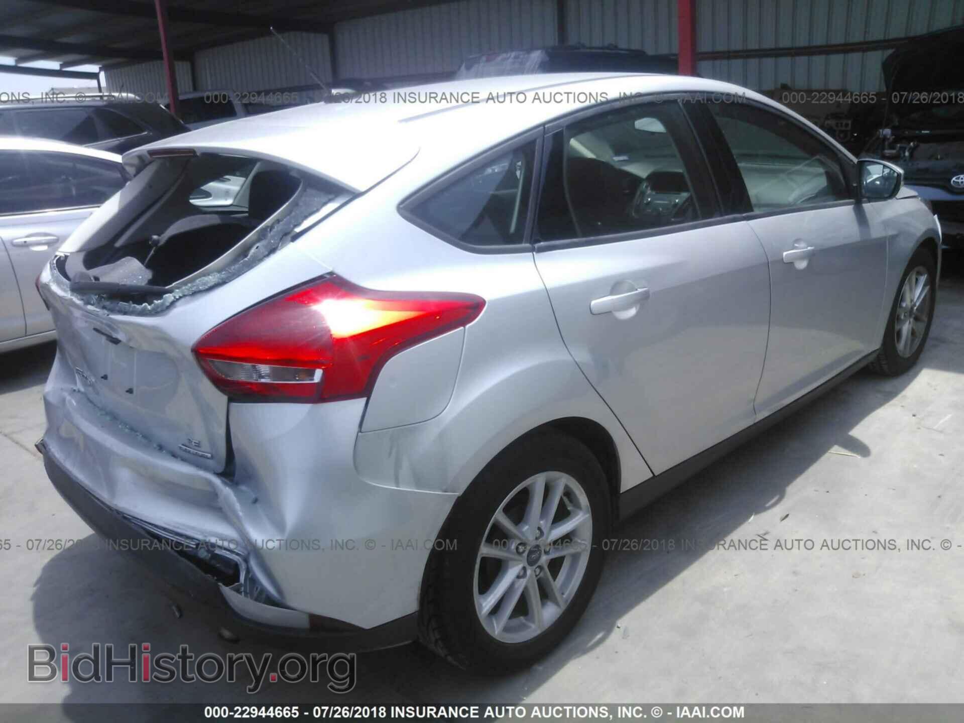 2016 Ford Focus - VIN: 1FADP3K24GL337833 - Photo 4