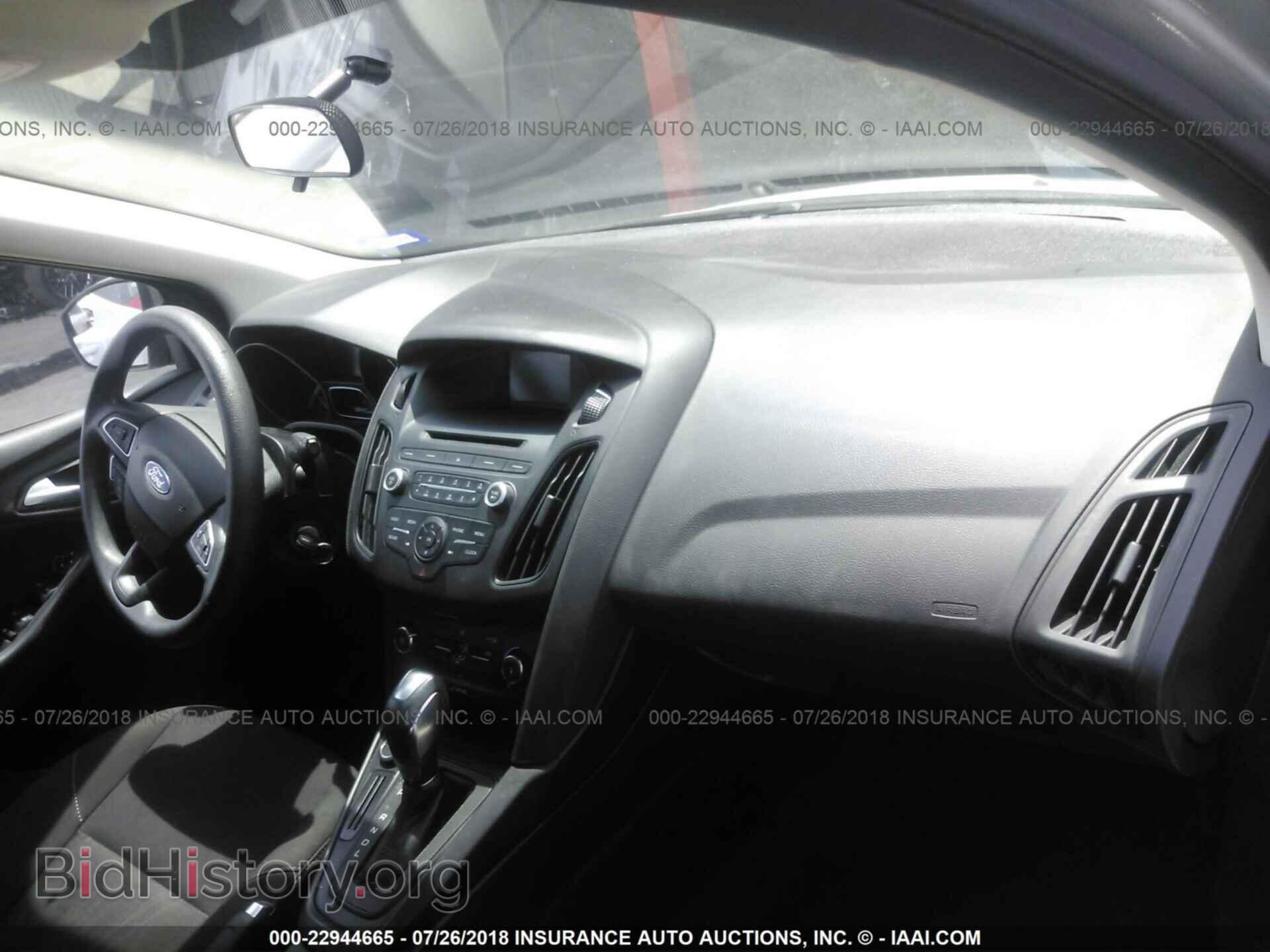 2016 Ford Focus - VIN: 1FADP3K24GL337833 - Photo 5