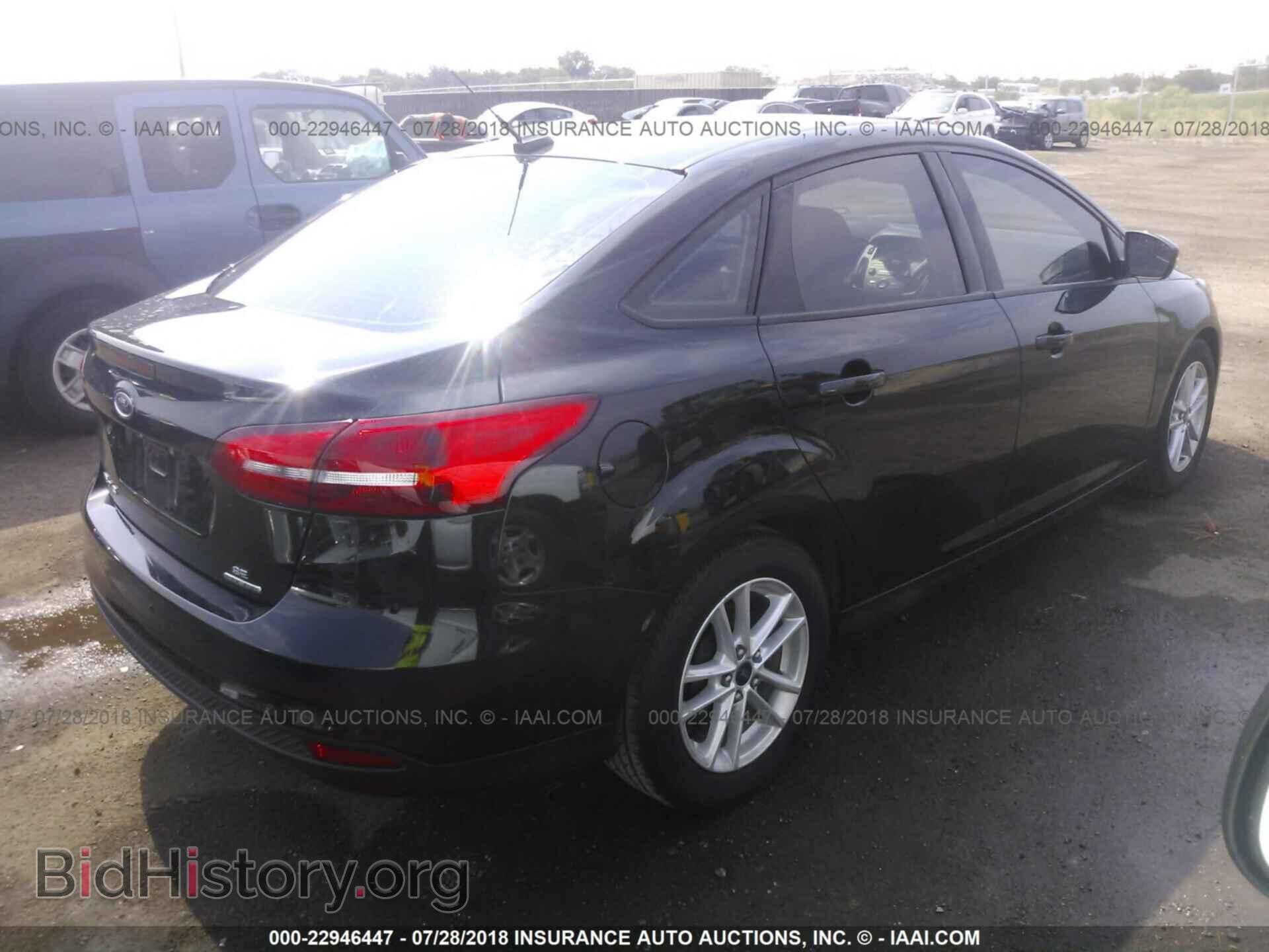 2015 Ford Focus - VIN: 1FADP3F28FL384940 - Photo 4