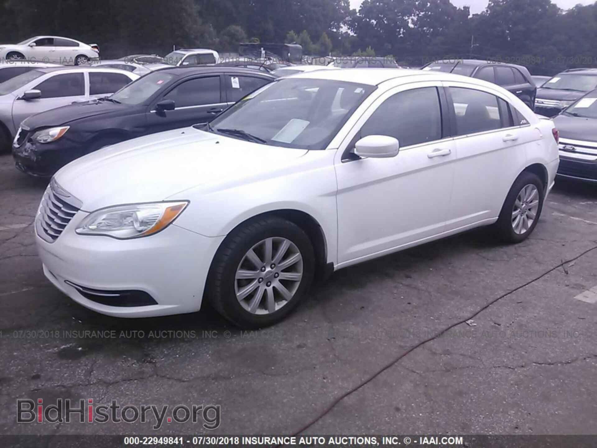 2013 Chrysler 200 - VIN: 1C3CCBBBXDN515924 - Фото 2