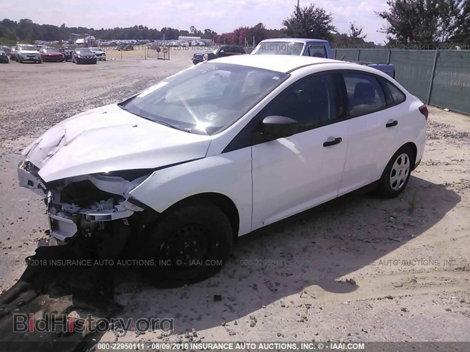 2016 Ford Focus - VIN: 1FADP3E2XGL345673 - Photo 2