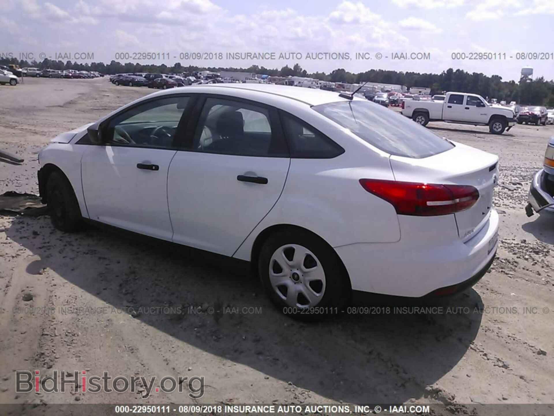 2016 Ford Focus - VIN: 1FADP3E2XGL345673 - Photo 3