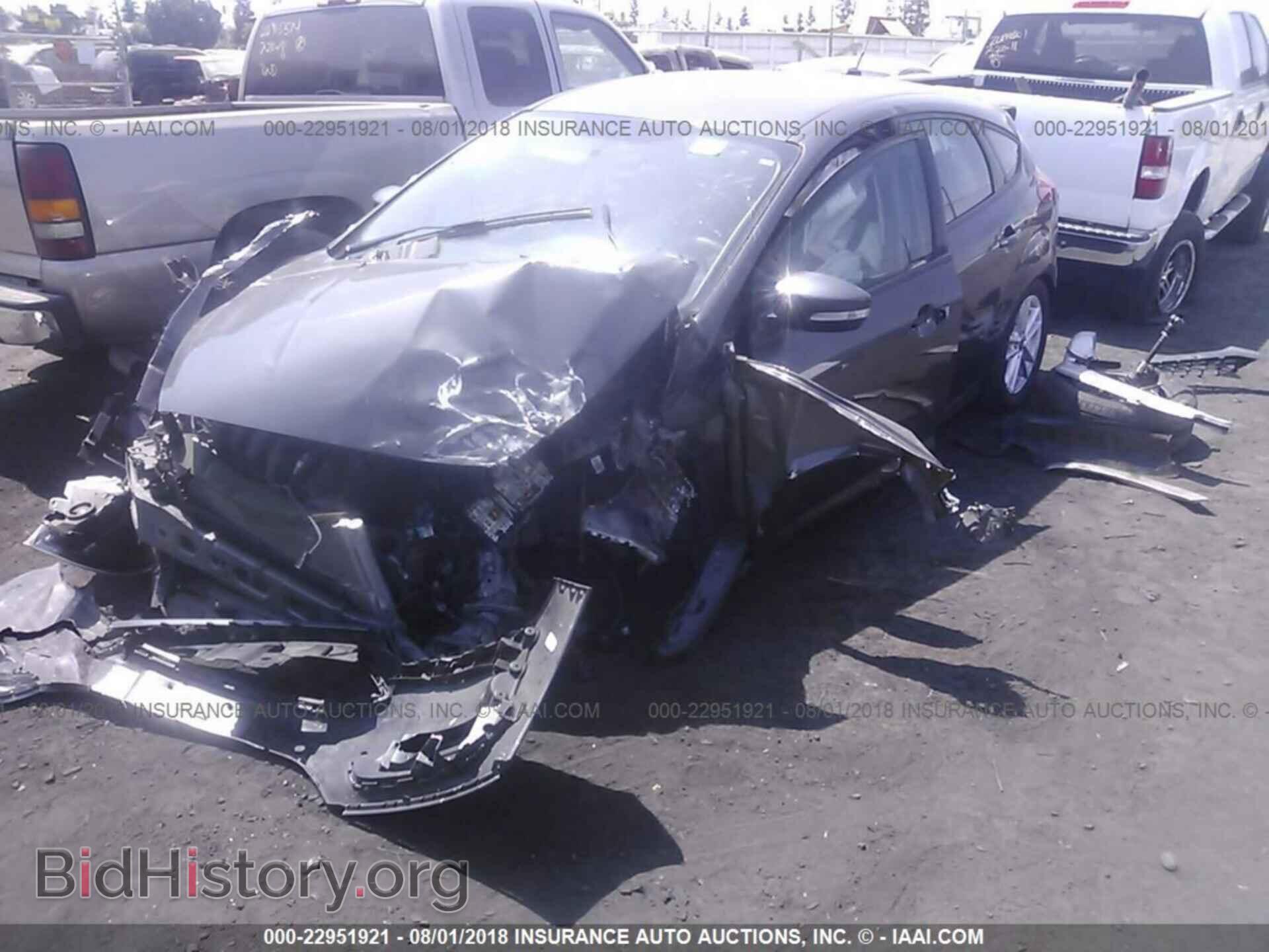 2016 Ford Focus - VIN: 1FADP3K27GL329354 - Photo 2