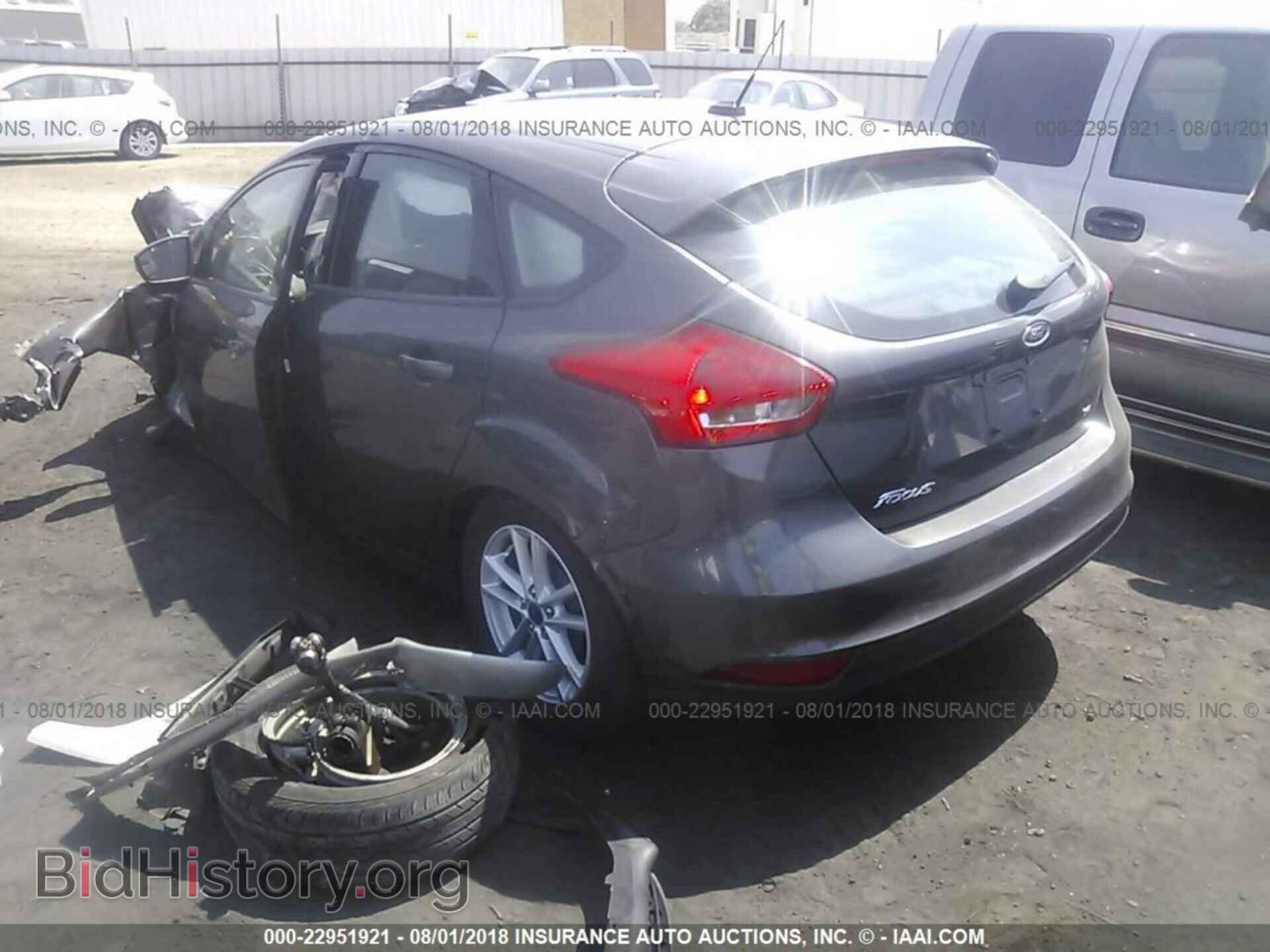 2016 Ford Focus - VIN: 1FADP3K27GL329354 - Photo 3