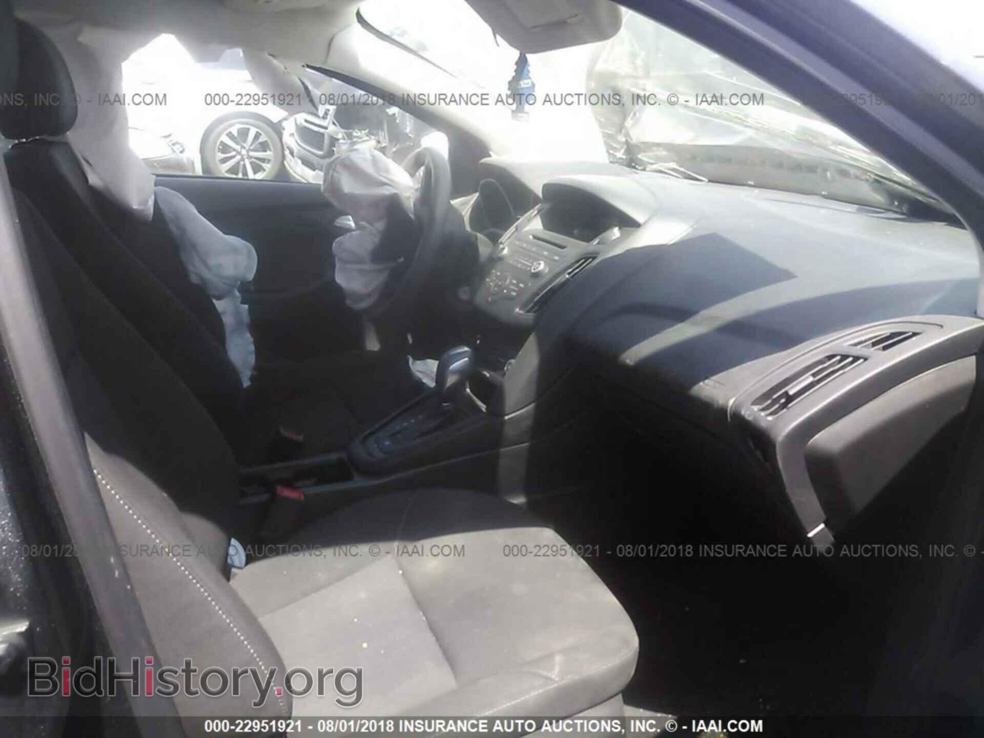 2016 Ford Focus - VIN: 1FADP3K27GL329354 - Photo 5