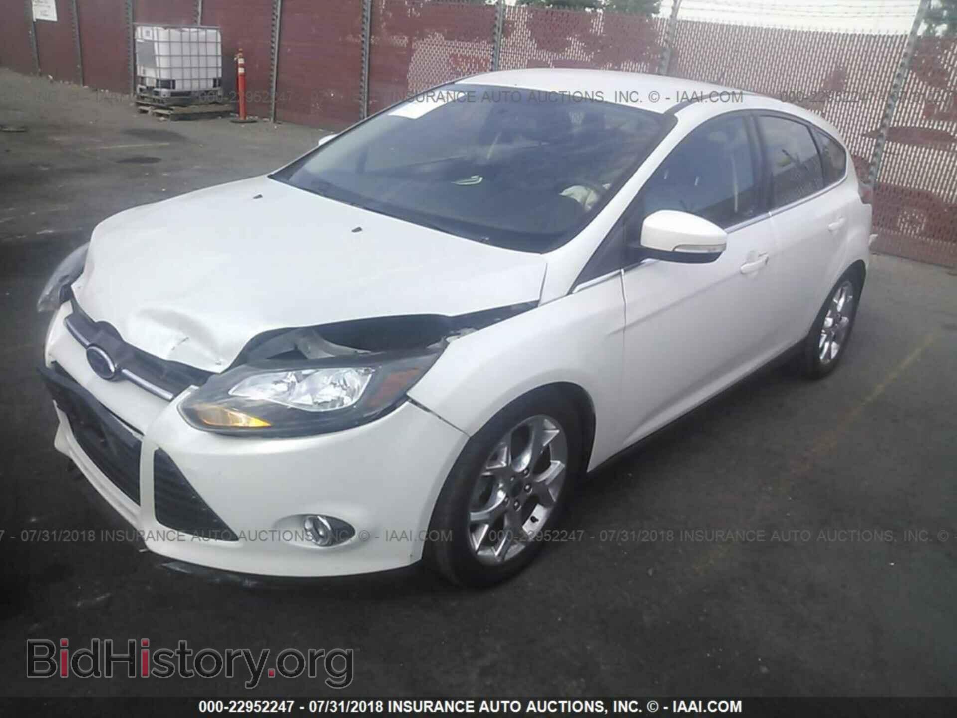 2014 Ford Focus - VIN: 1FADP3N29EL349923 - Photo 2