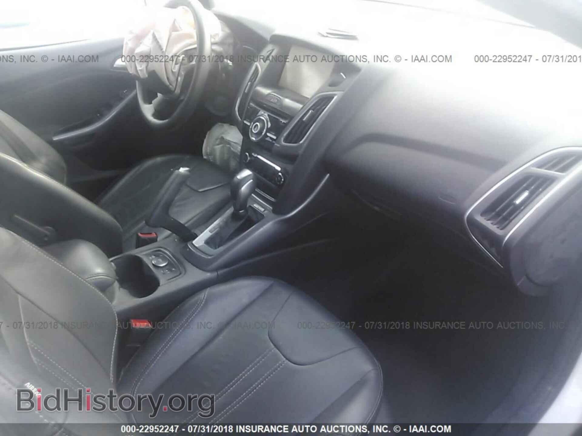2014 Ford Focus - VIN: 1FADP3N29EL349923 - Photo 5