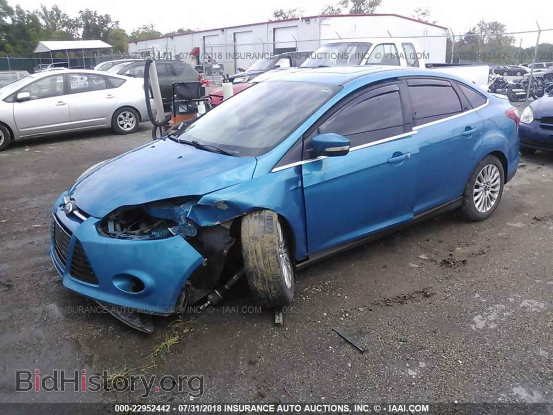 2012 Ford Focus - VIN: 1FAHP3J23CL262281 - Photo 2