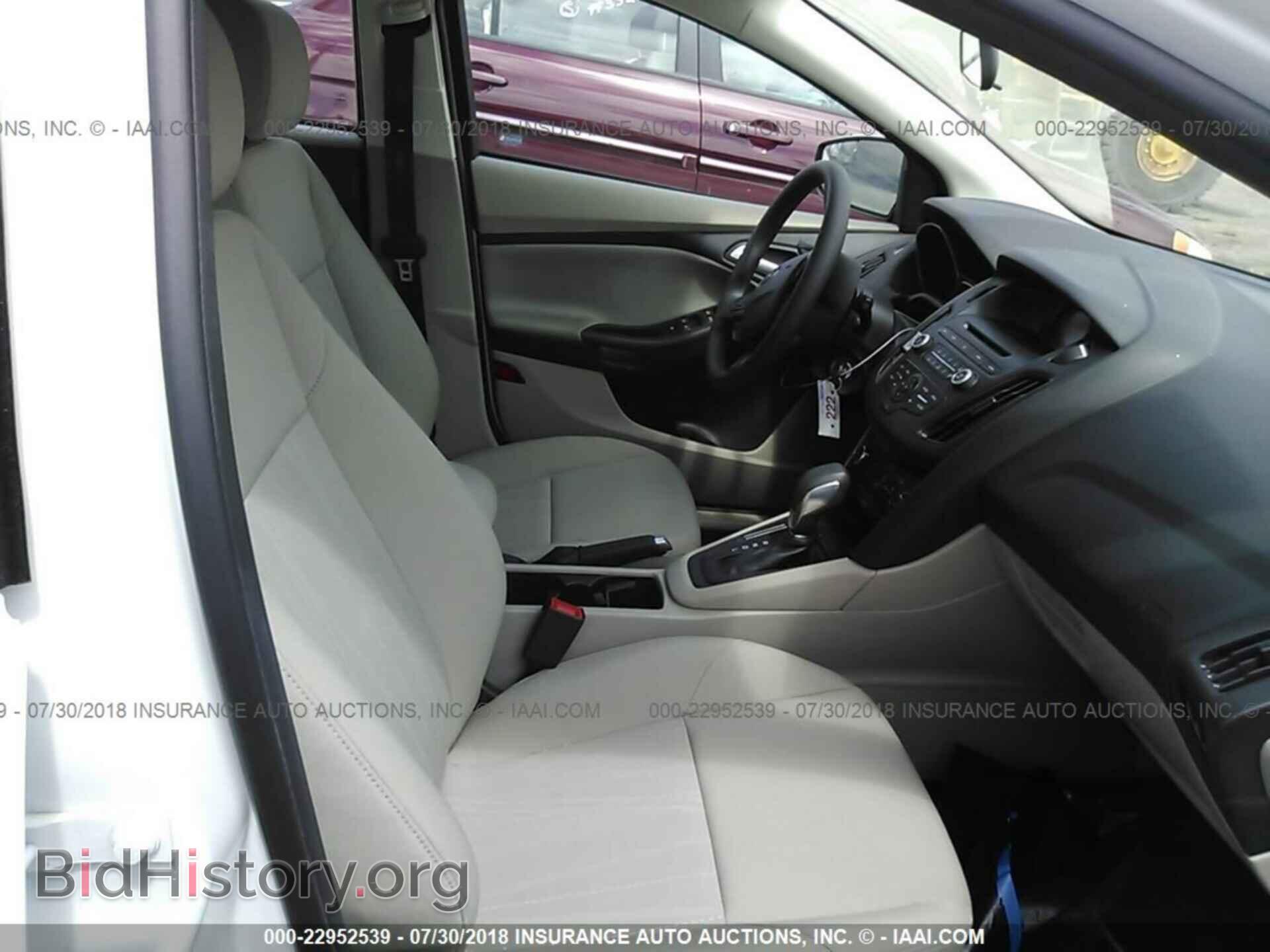 2017 Ford Focus - VIN: 1FADP3K29HL266338 - Photo 5
