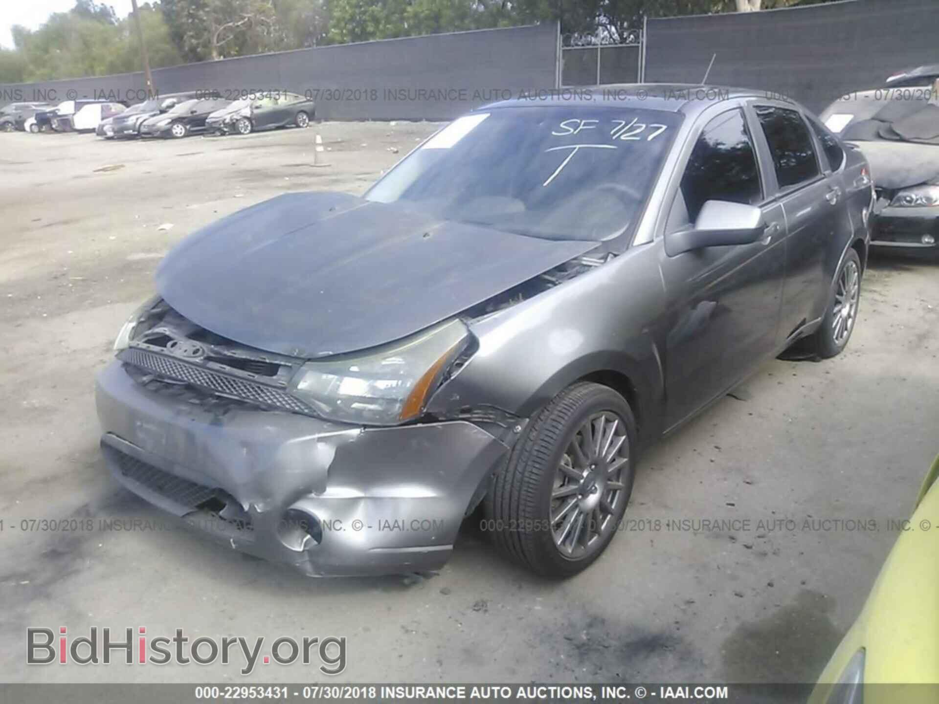 2011 Ford Focus - VIN: 1FAHP3GN0BW202912 - Фото 2