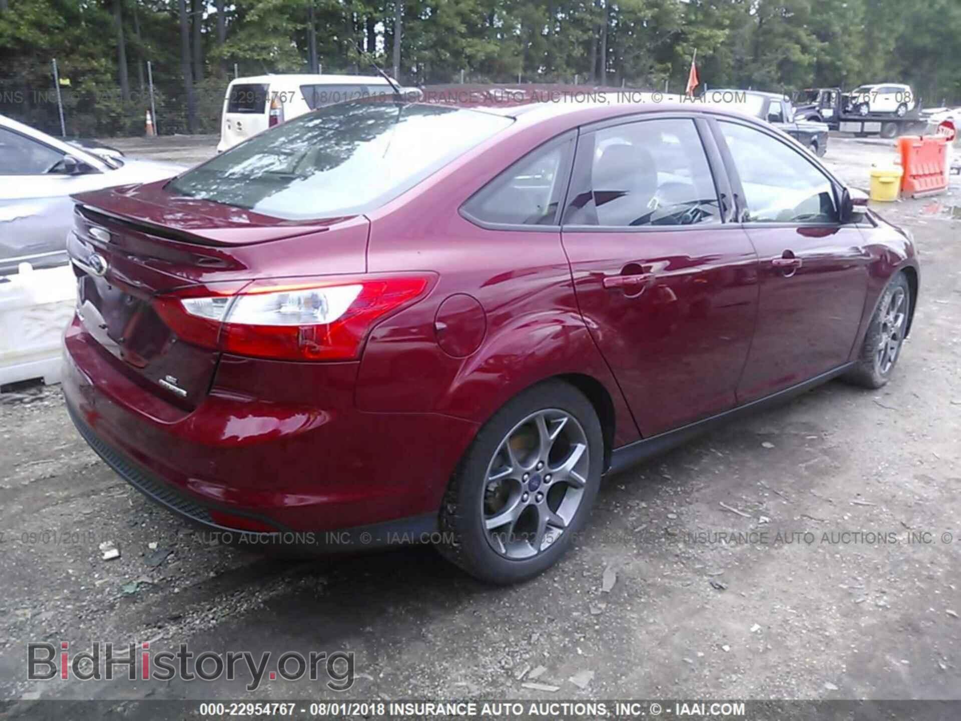 2014 Ford Focus - VIN: 1FADP3F25EL235982 - Photo 4