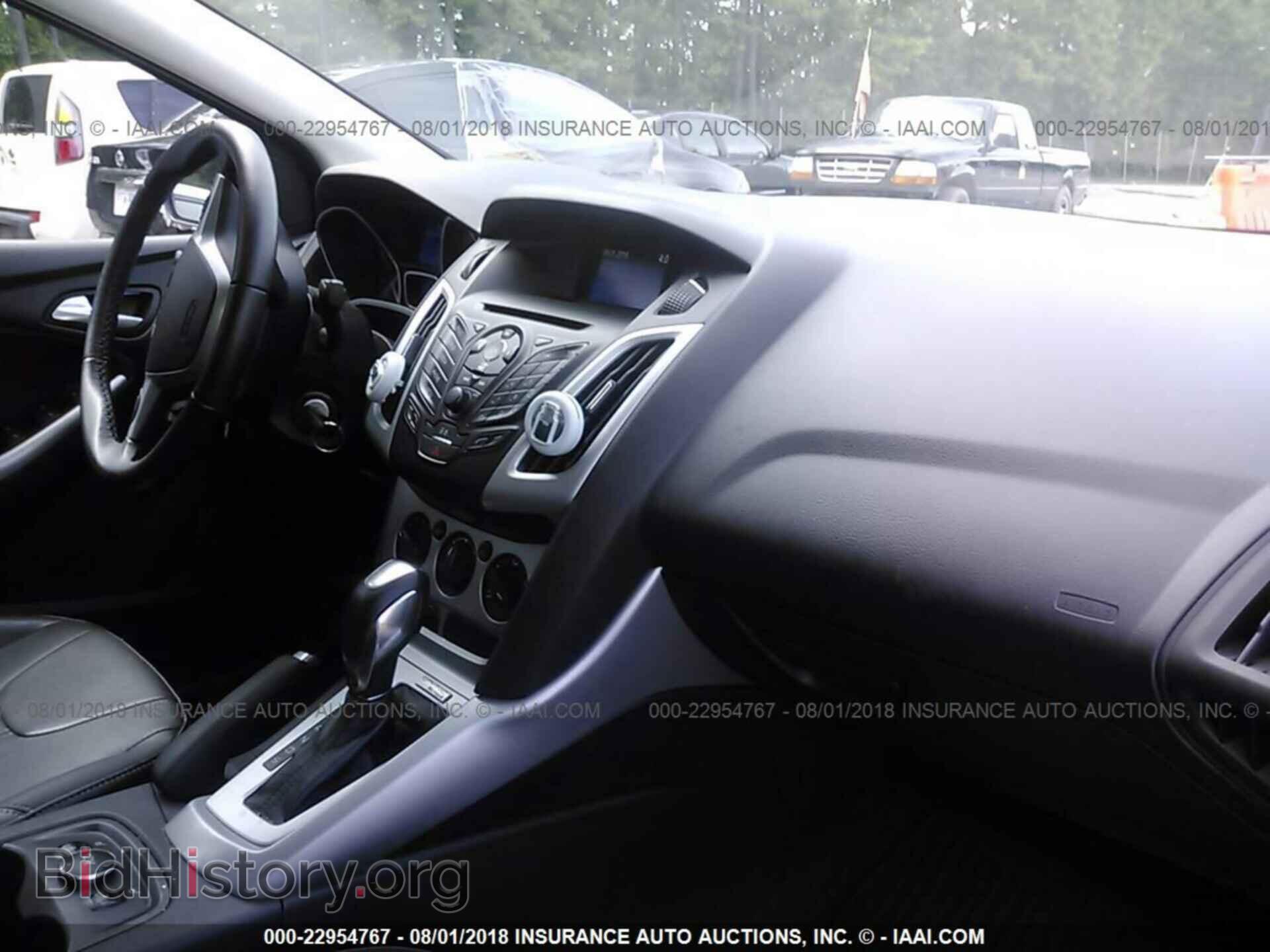 2014 Ford Focus - VIN: 1FADP3F25EL235982 - Photo 5