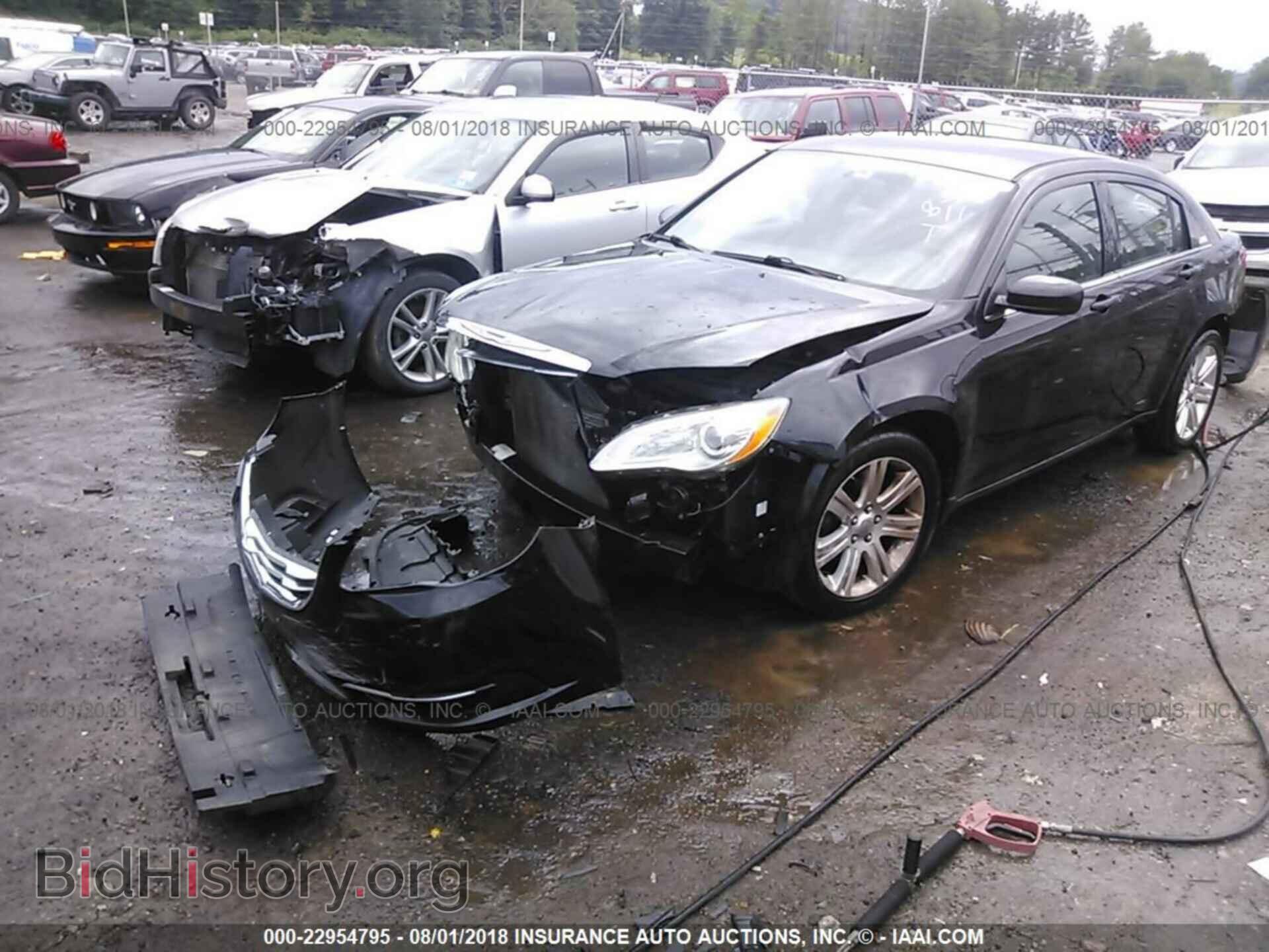 2013 Chrysler 200 - VIN: 1C3CCBBB6DN545647 - Photo 2