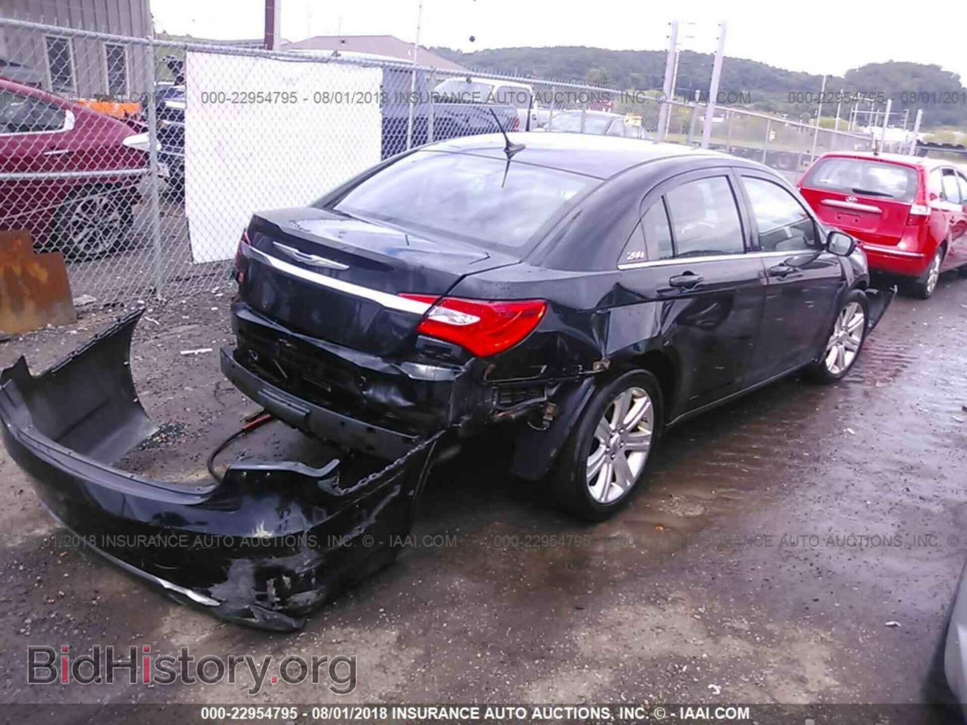 2013 Chrysler 200 - VIN: 1C3CCBBB6DN545647 - Photo 4