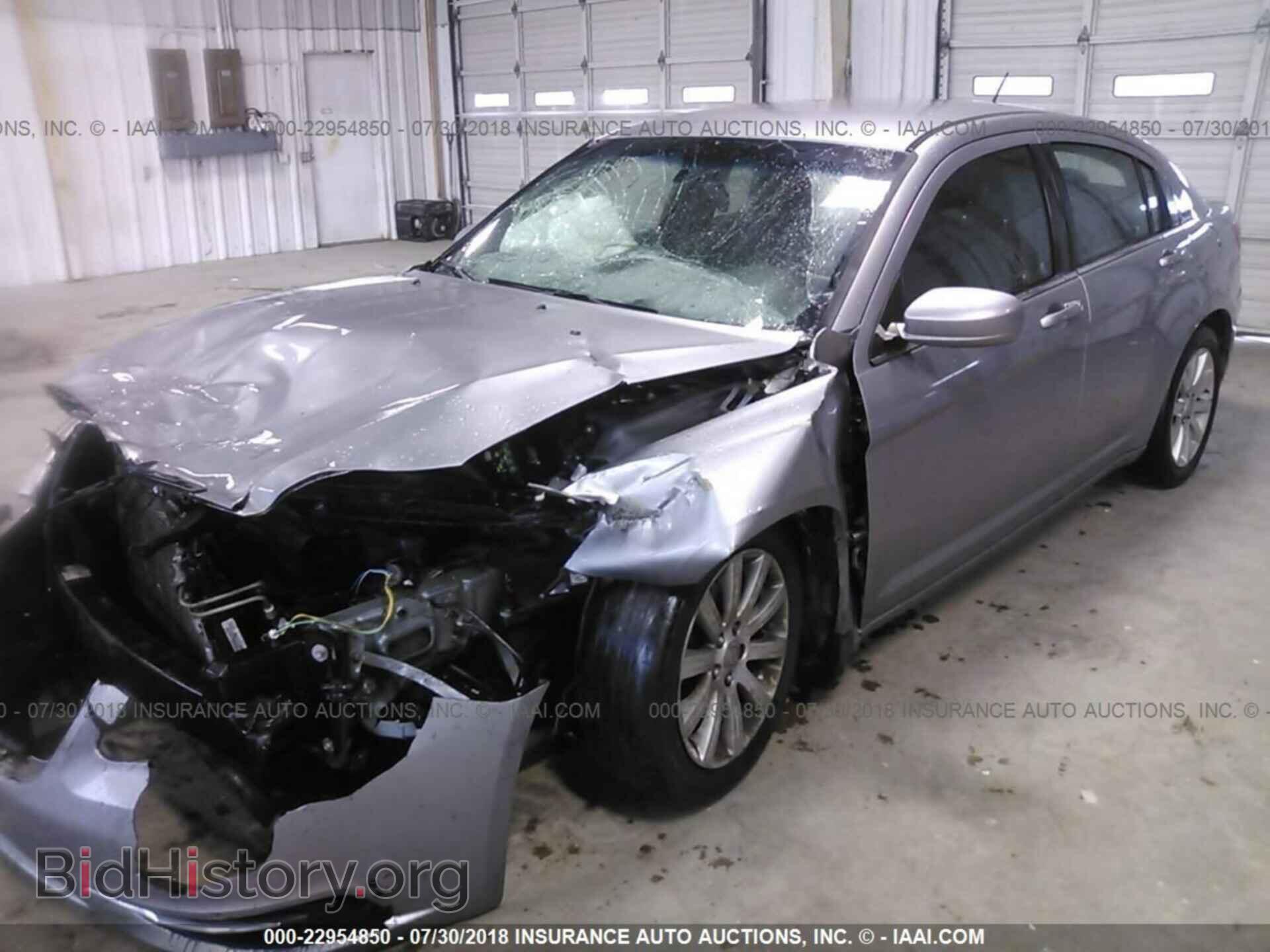 2013 Chrysler 200 - VIN: 1C3CCBBG6DN623968 - Фото 2