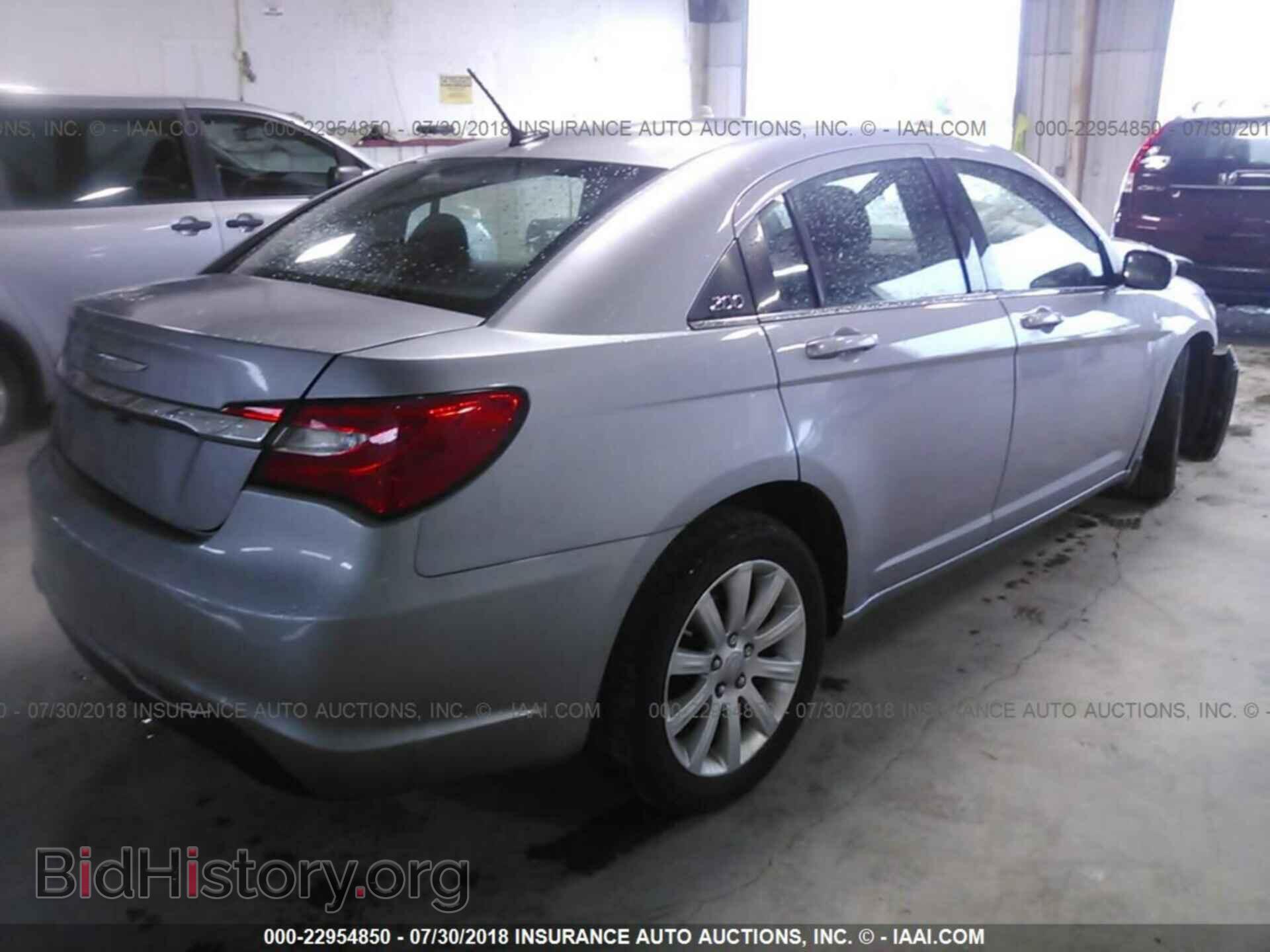 2013 Chrysler 200 - VIN: 1C3CCBBG6DN623968 - Фото 4