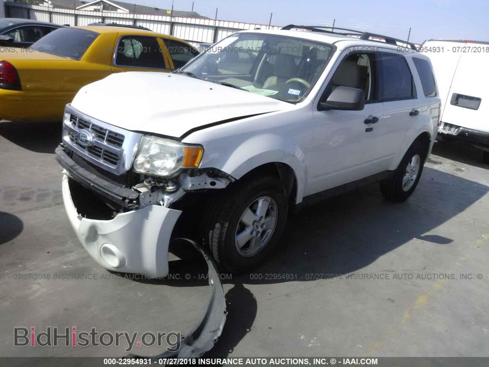 2012 Ford Escape - VIN: 1FMCU0DG7CKA57387 - Фото 2
