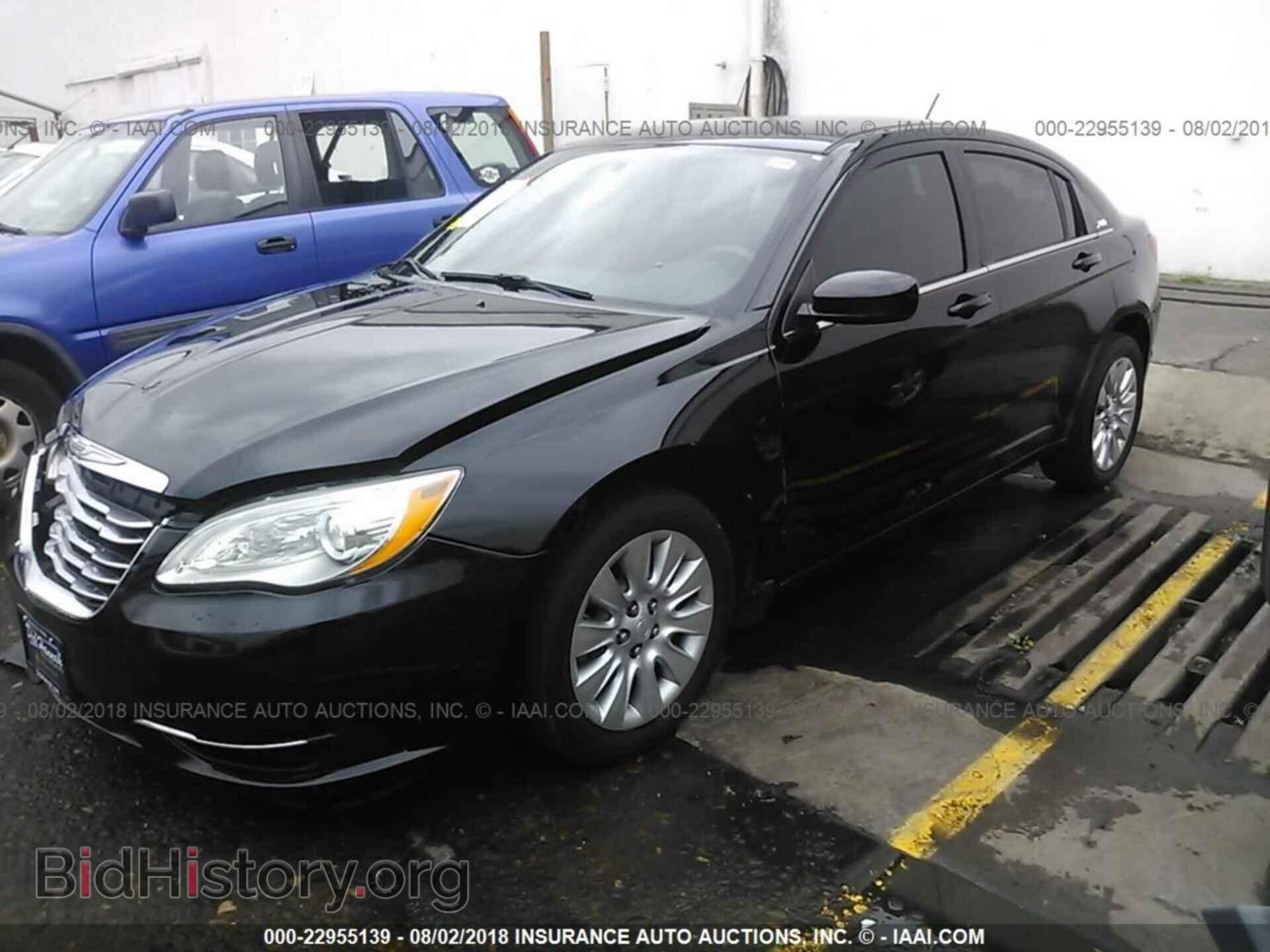 2013 Chrysler 200 - VIN: 1C3CCBAB8DN734219 - Фото 2