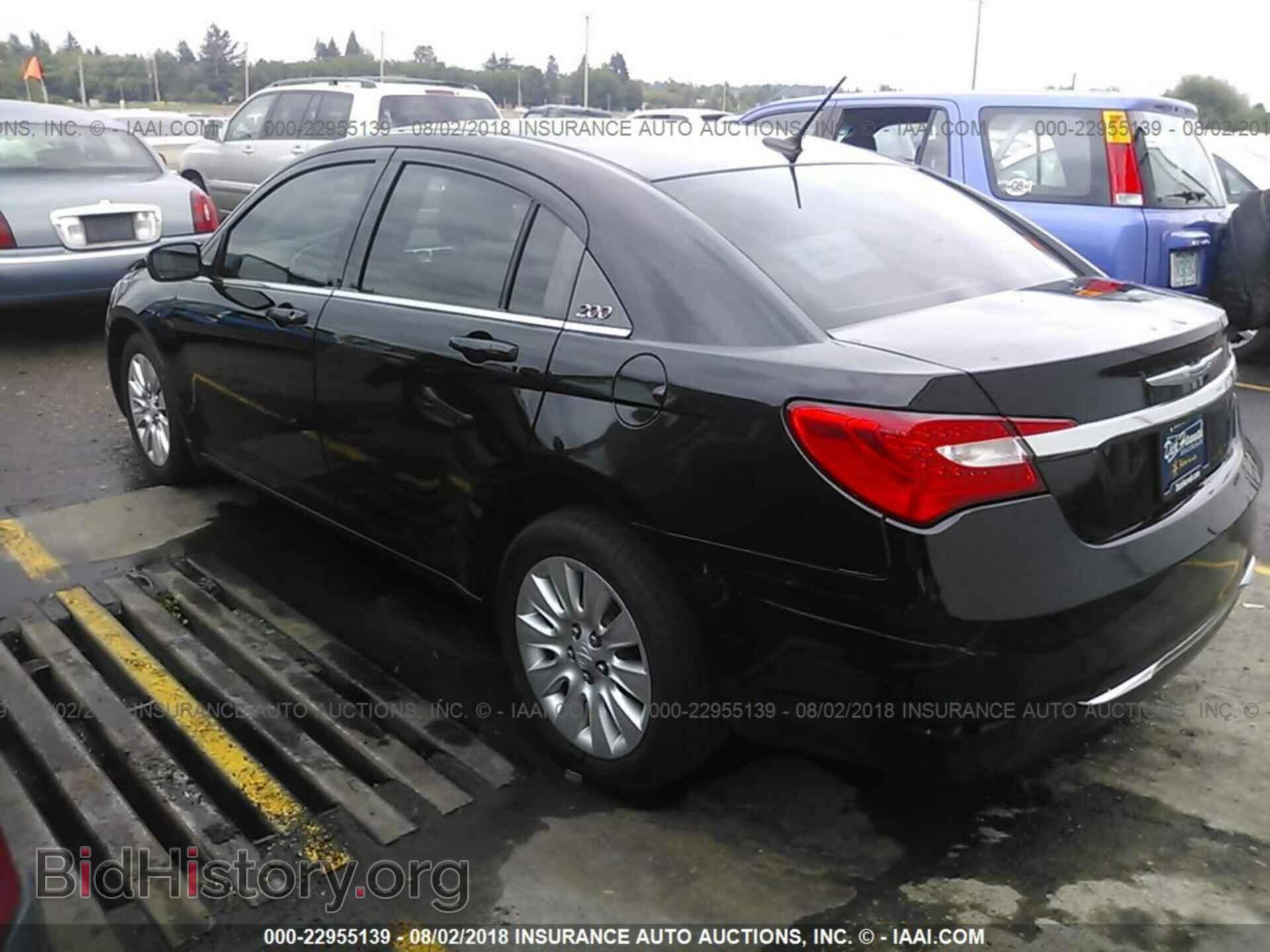 2013 Chrysler 200 - VIN: 1C3CCBAB8DN734219 - Фото 3