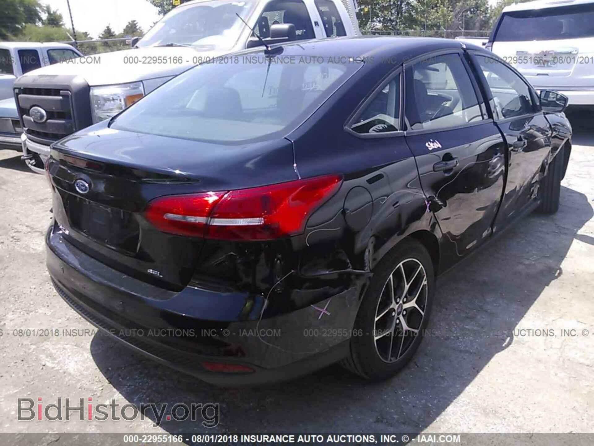 2017 Ford Focus - VIN: 1FADP3H27HL247178 - Photo 4