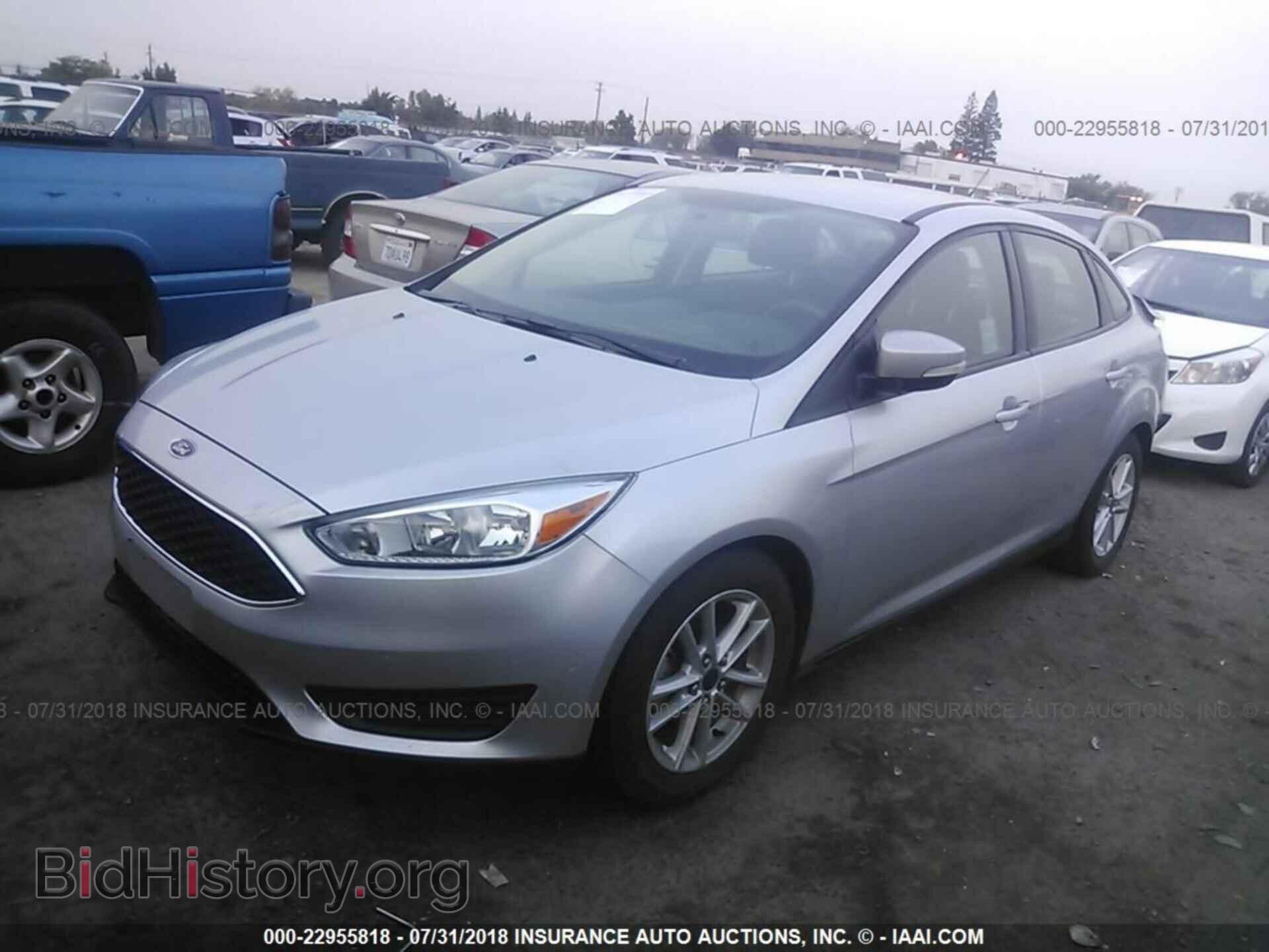 2016 Ford Focus - VIN: 1FADP3F27GL254648 - Photo 2