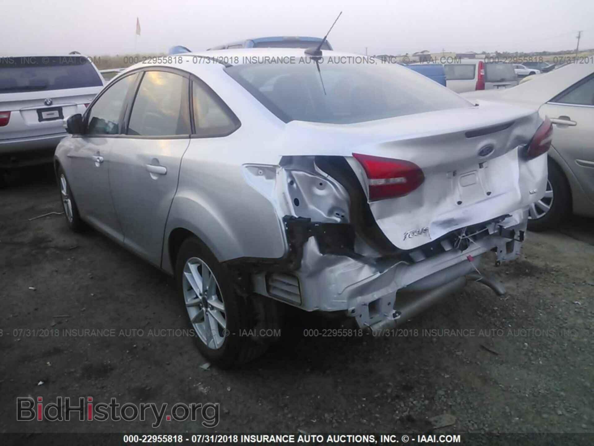2016 Ford Focus - VIN: 1FADP3F27GL254648 - Photo 3