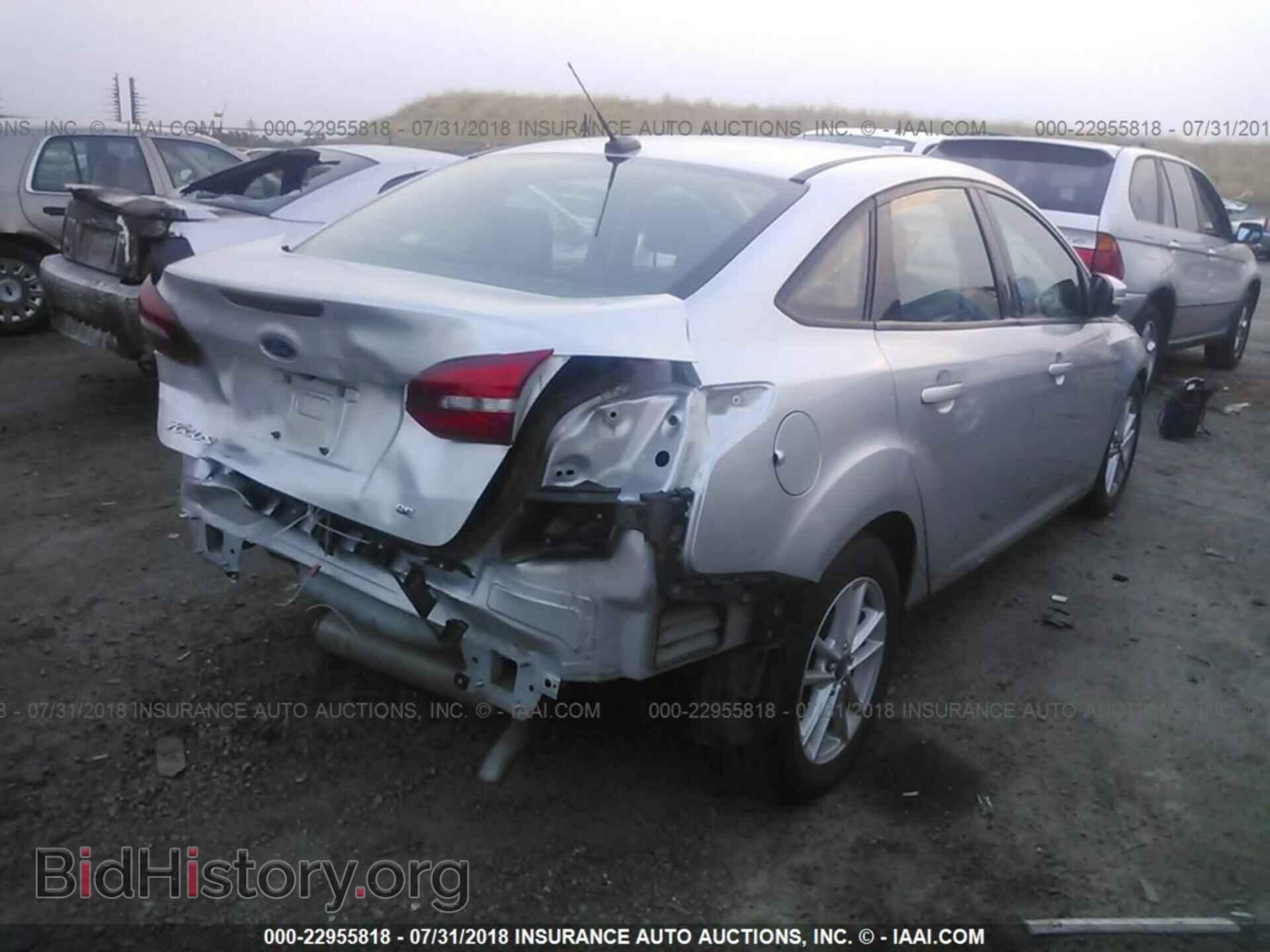 2016 Ford Focus - VIN: 1FADP3F27GL254648 - Photo 4