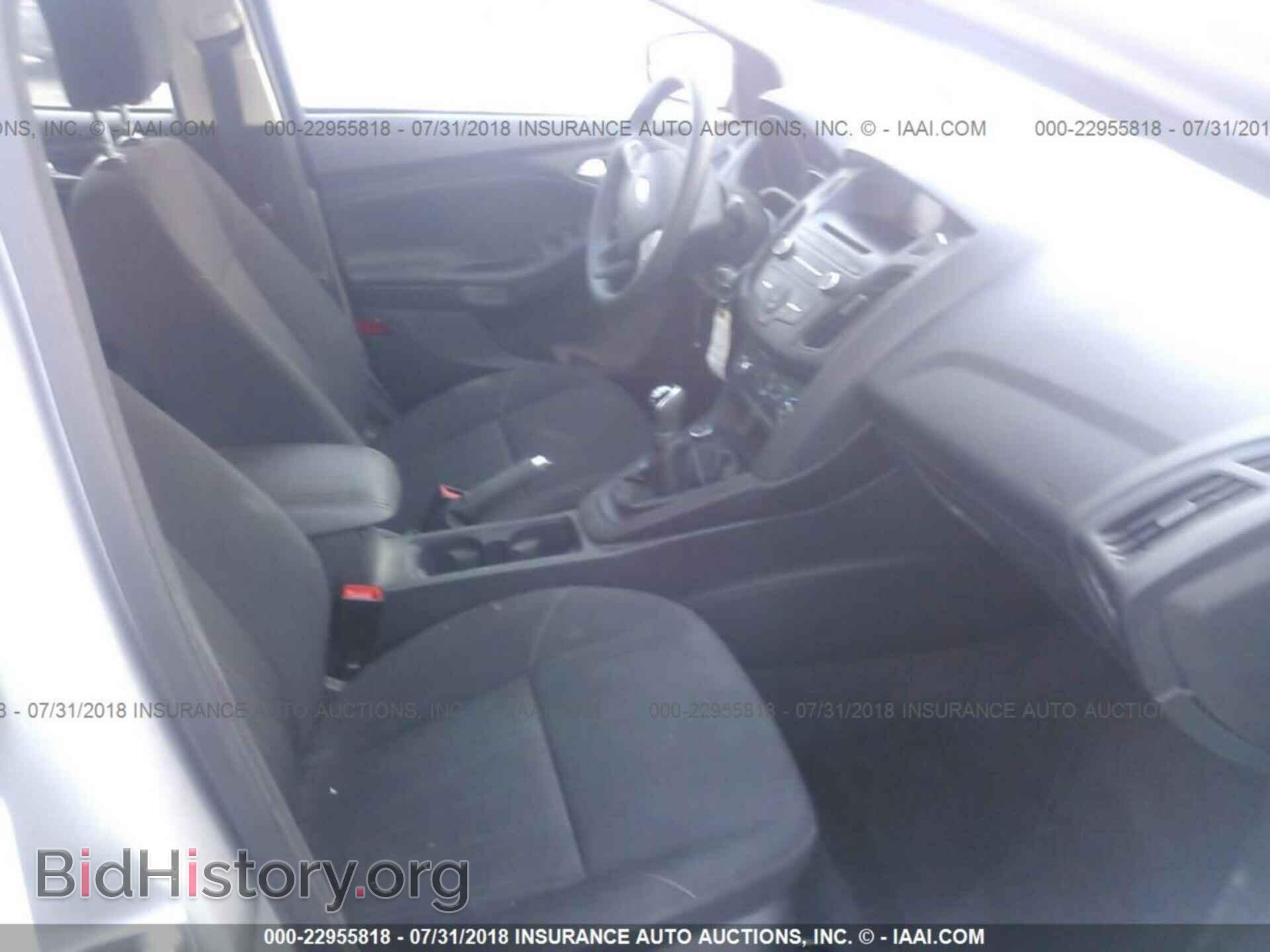 2016 Ford Focus - VIN: 1FADP3F27GL254648 - Photo 5
