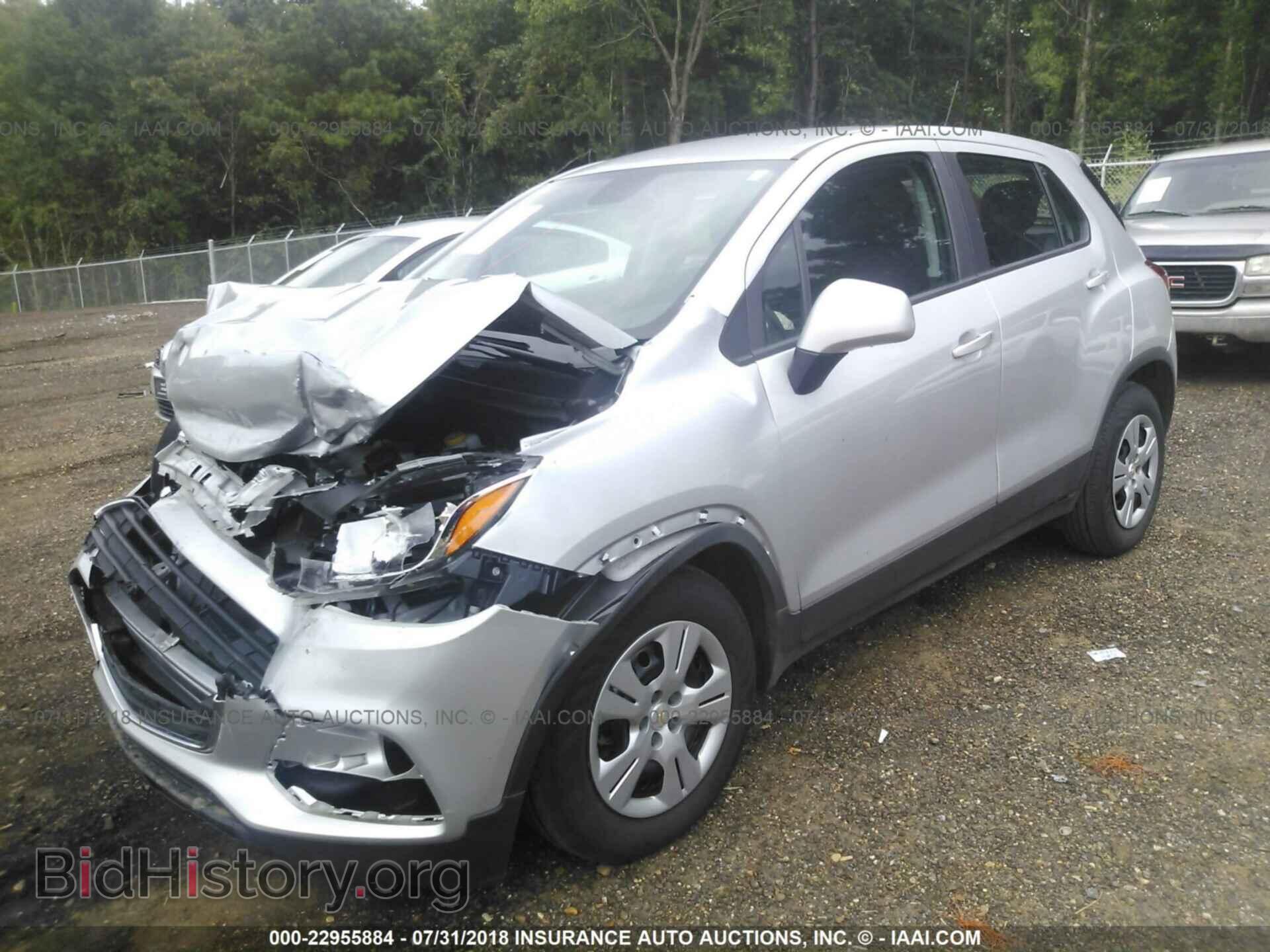 2017 Chevrolet Trax - VIN: 3GNCJKSB2HL253394 - Фото 2