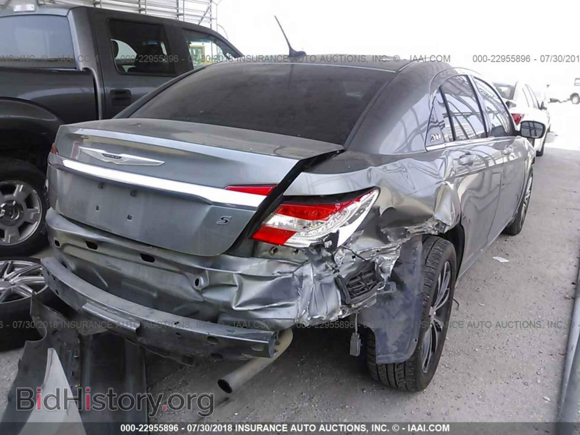 2013 Chrysler 200 - VIN: 1C3CCBBB1DN585070 - Photo 4