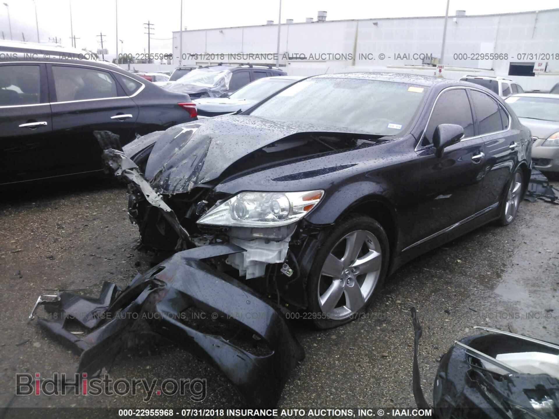 2011 Lexus Ls - VIN: JTHBL5EF1B5107279 - Photo 2