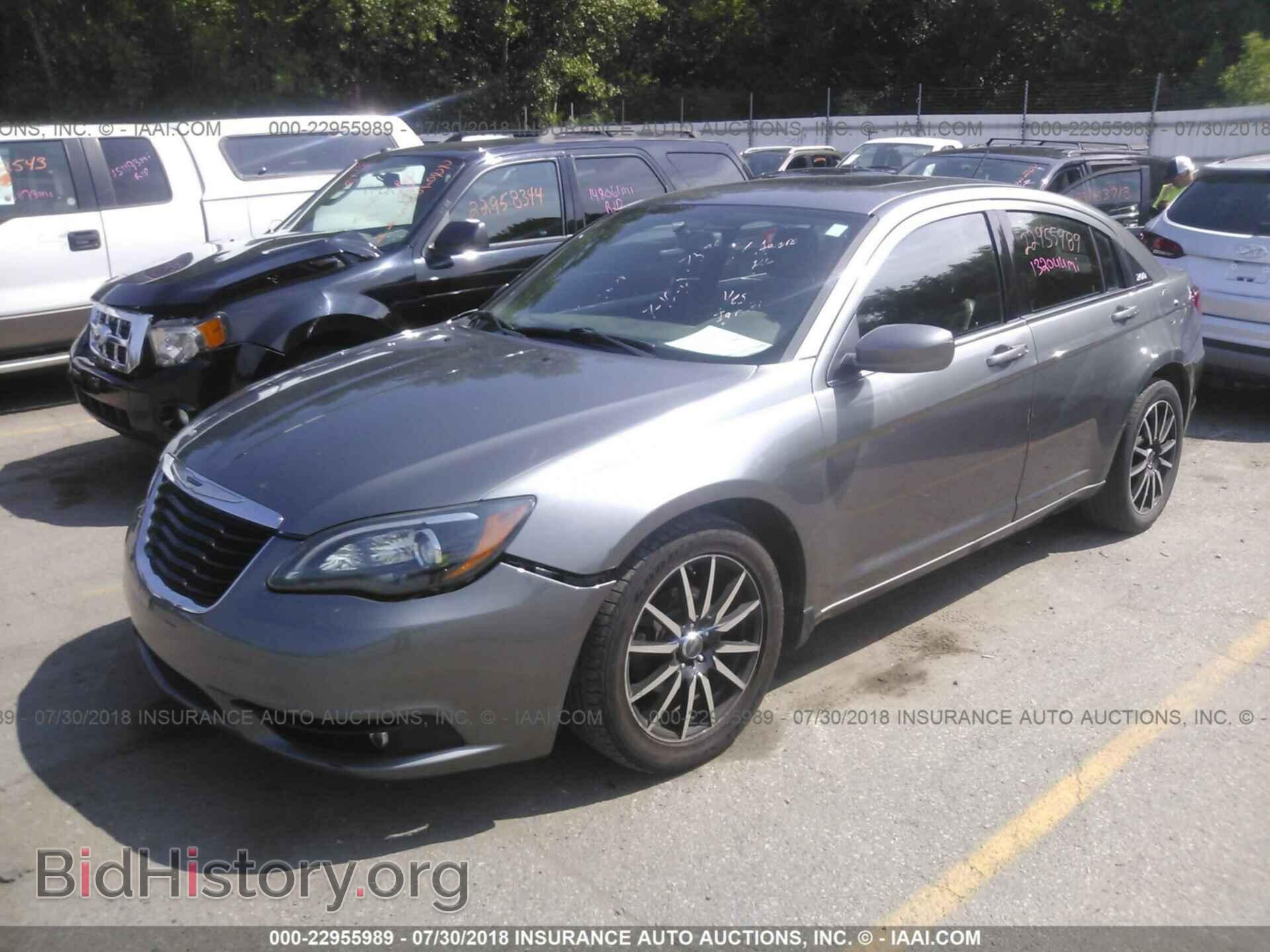 2011 Chrysler 200 - VIN: 1C3BC8FG8BN577579 - Photo 2