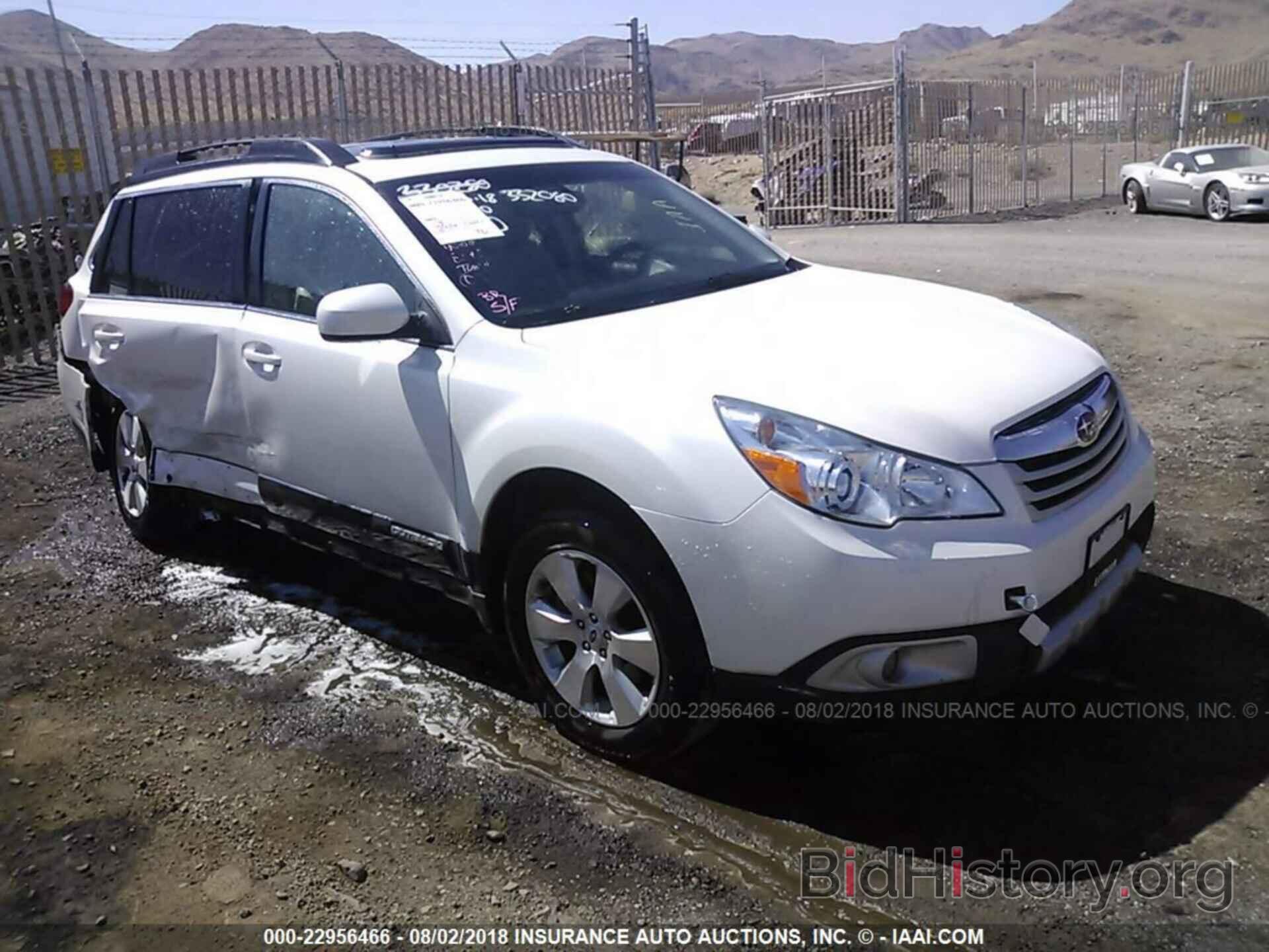 Photo 4S4BRDKC5B2423785 - Subaru Outback 2011