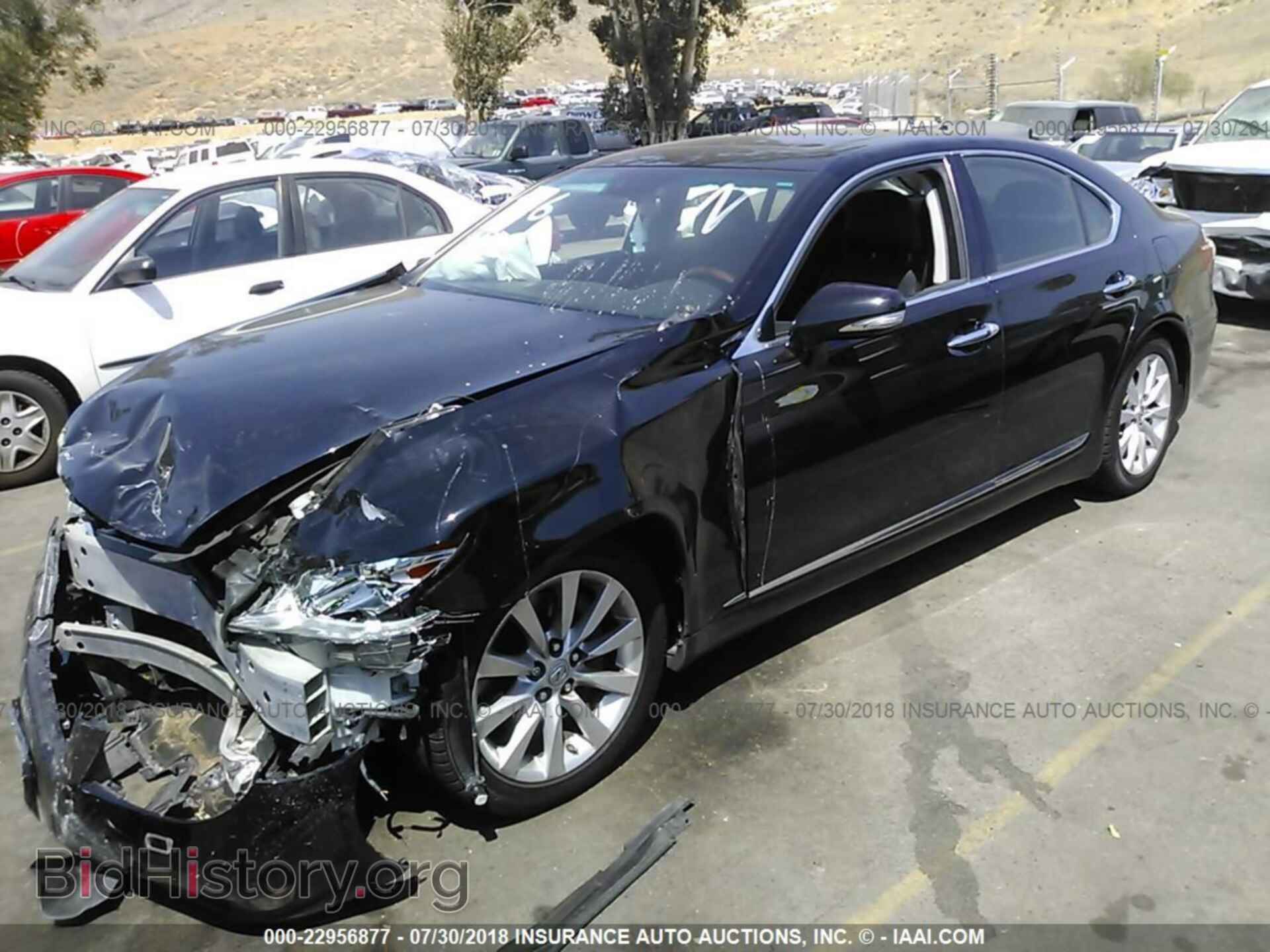 2012 Lexus Ls - VIN: JTHBL5EFXC5110098 - Фото 2