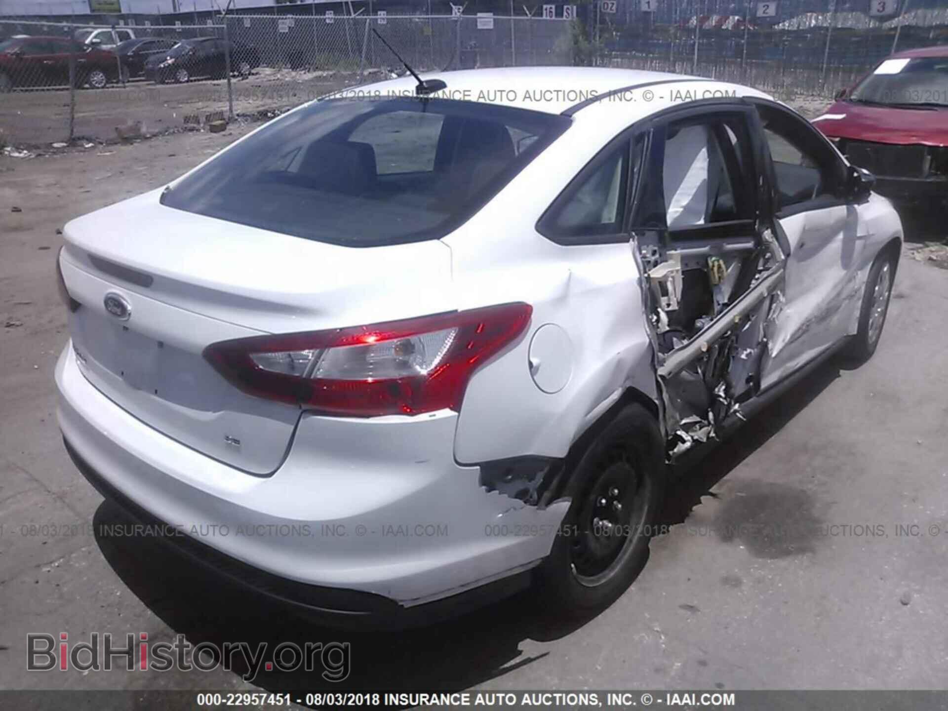 2012 Ford Focus - VIN: 1FAHP3F21CL441945 - Фото 4