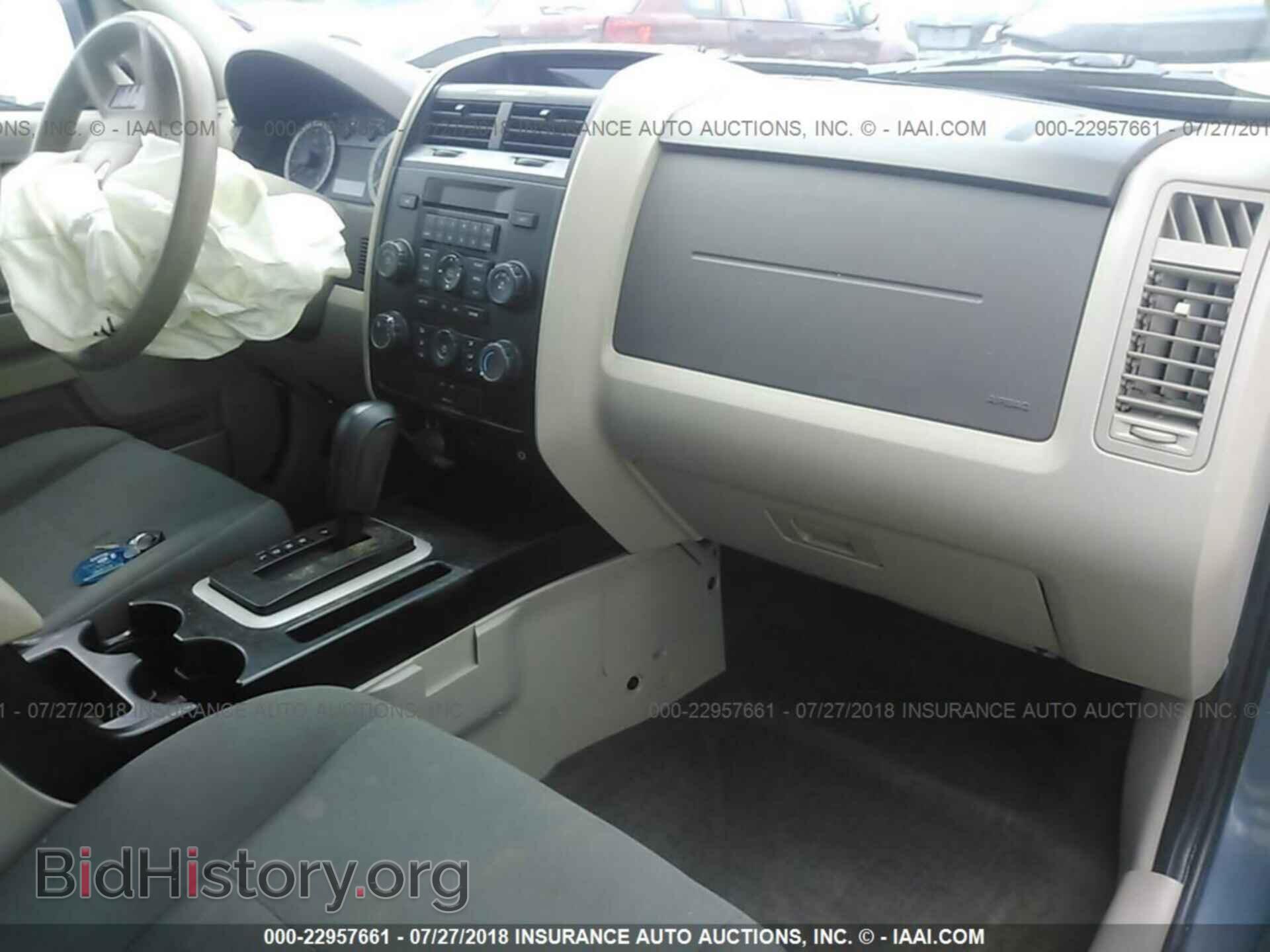 2011 Ford Escape - VIN: 1FMCU0C74BKC01882 - Фото 5