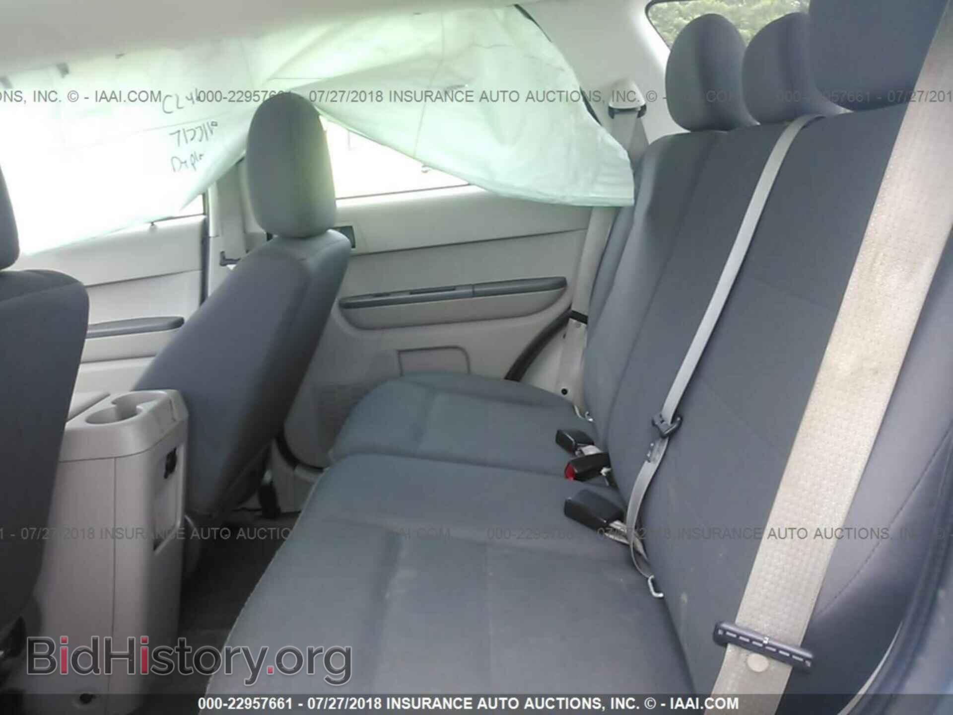 2011 Ford Escape - VIN: 1FMCU0C74BKC01882 - Фото 8