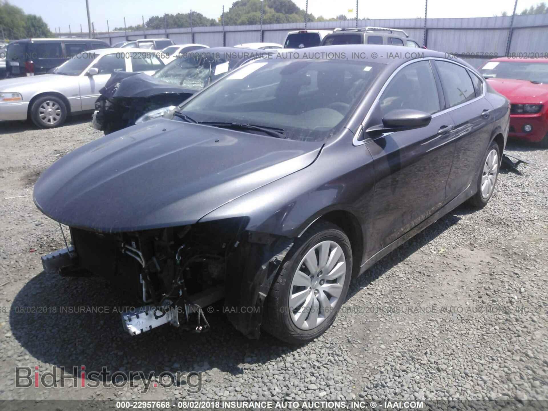 2016 Chrysler 200 - VIN: 1C3CCCFB1GN117795 - Фото 2