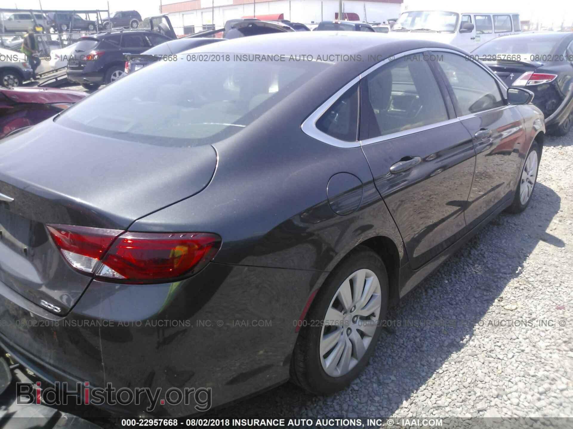 2016 Chrysler 200 - VIN: 1C3CCCFB1GN117795 - Фото 4