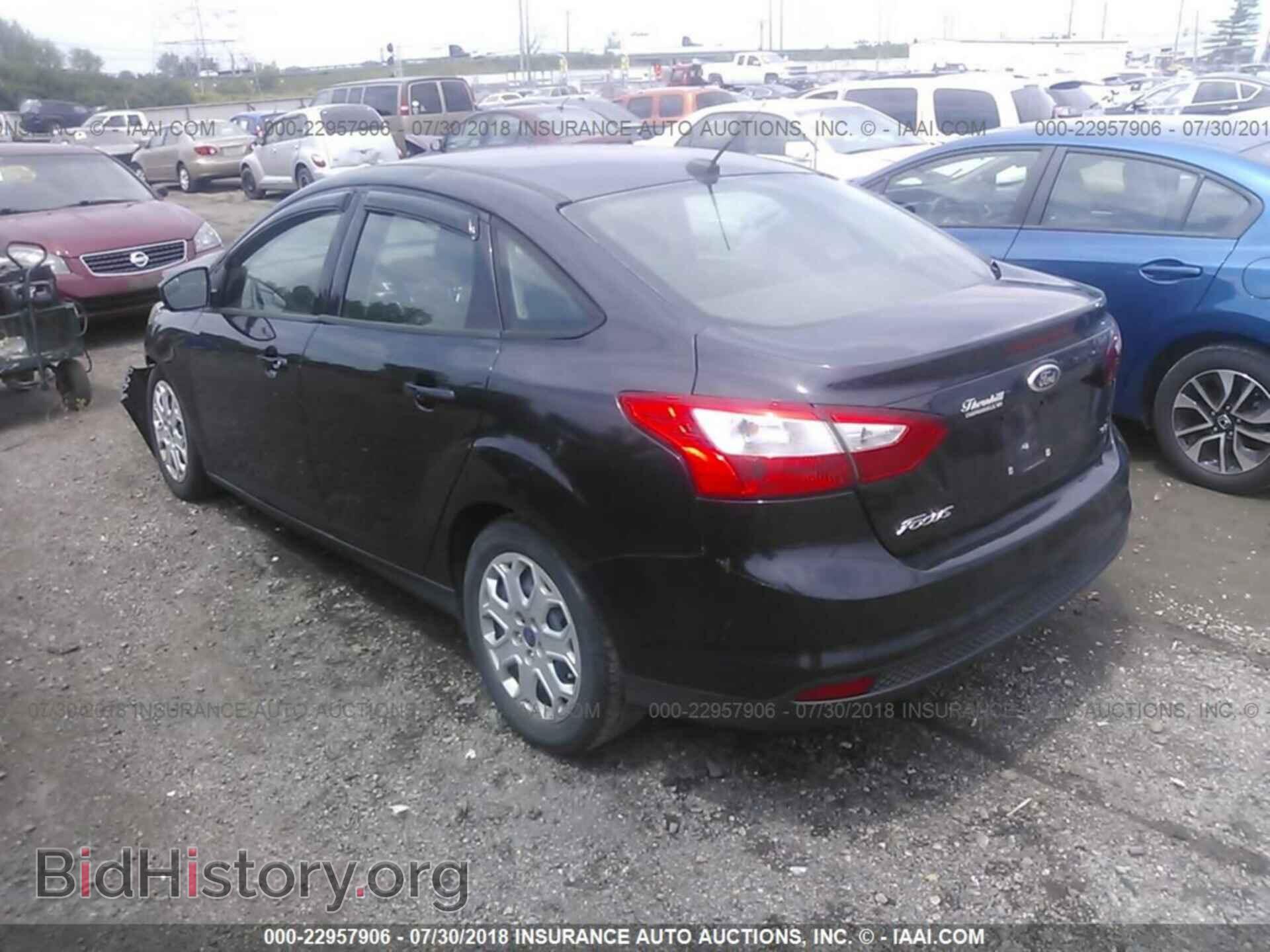 2012 Ford Focus - VIN: 1FAHP3F27CL104454 - Photo 3