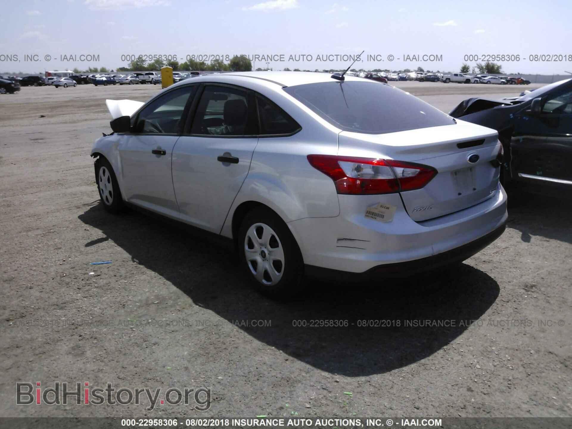2014 Ford Focus - VIN: 1FADP3E27EL129972 - Photo 3