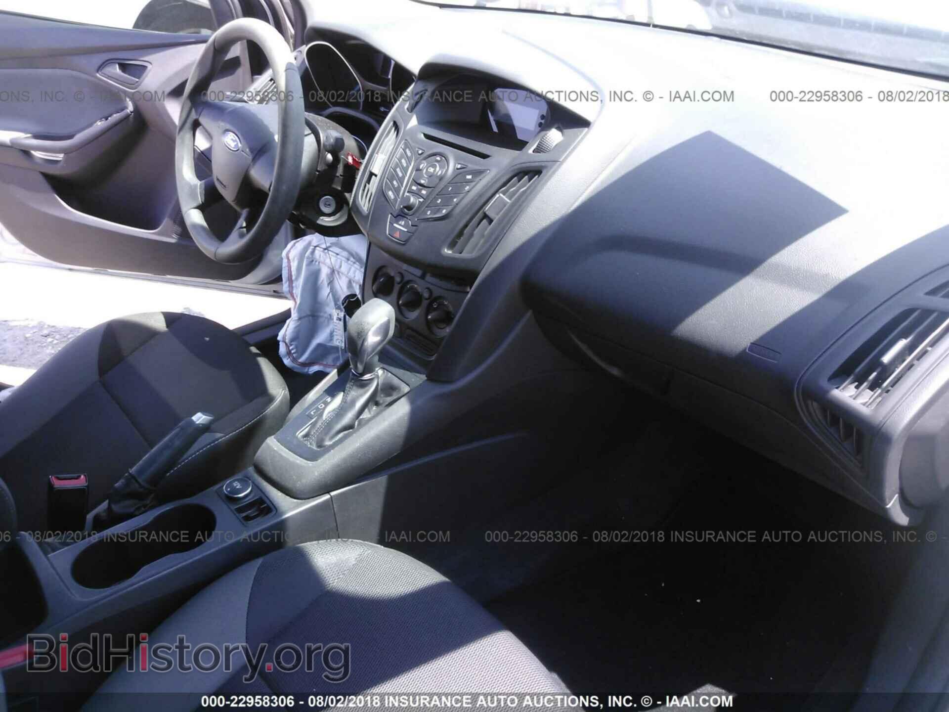 2014 Ford Focus - VIN: 1FADP3E27EL129972 - Photo 5