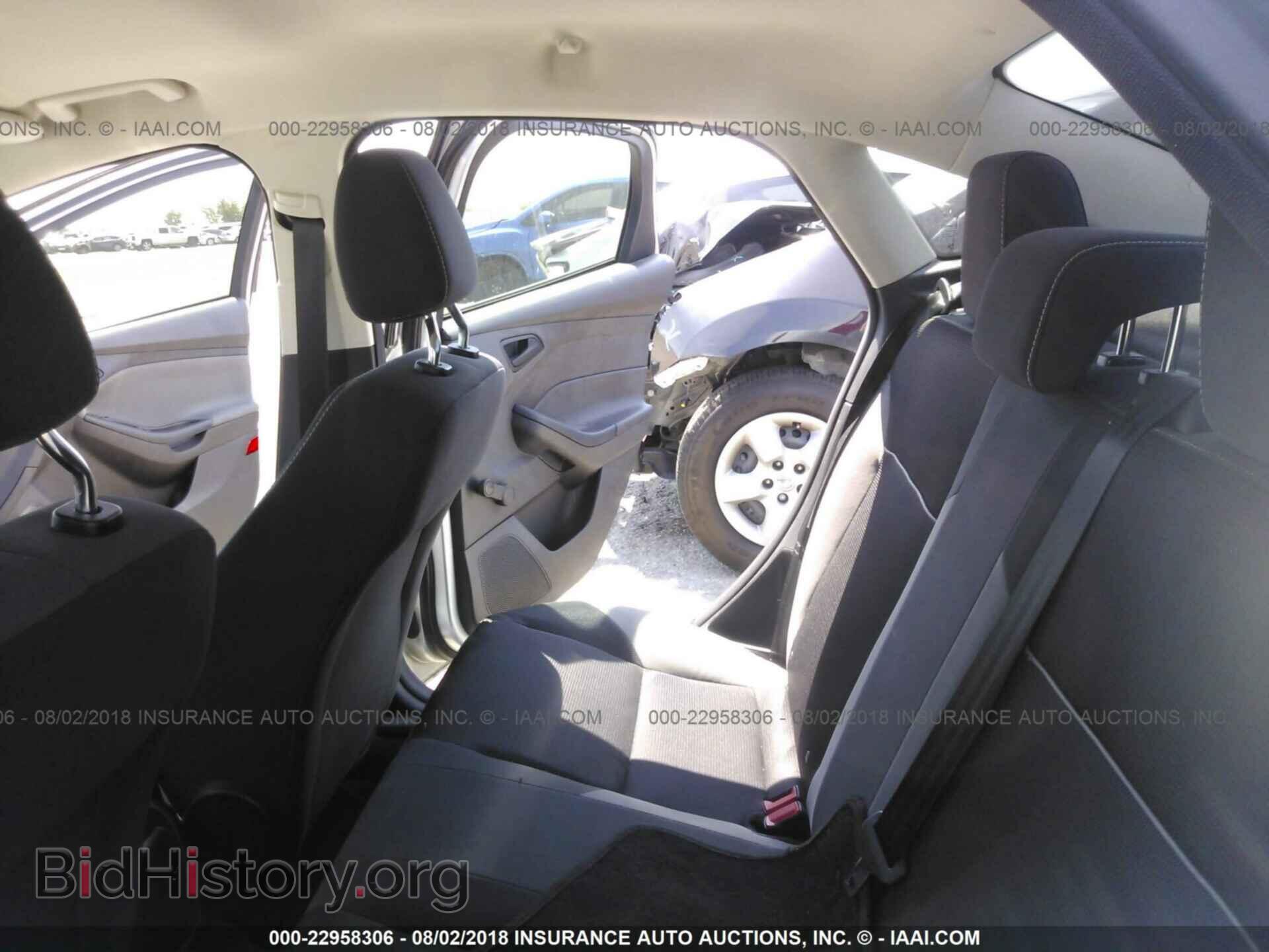 2014 Ford Focus - VIN: 1FADP3E27EL129972 - Photo 8