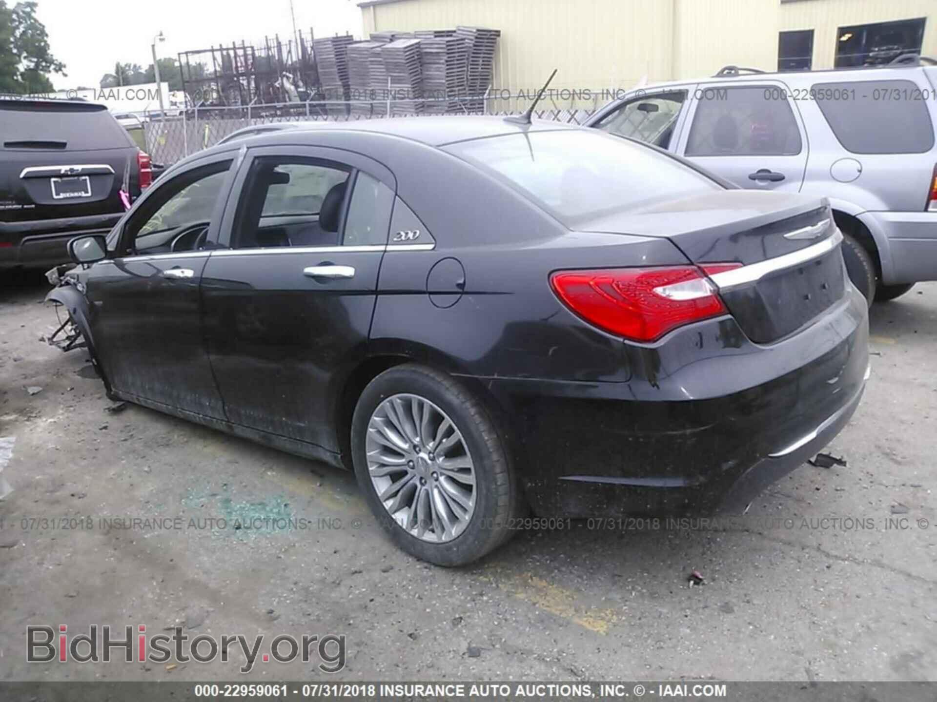 2013 Chrysler 200 - VIN: 1C3CCBCG0DN674817 - Photo 3