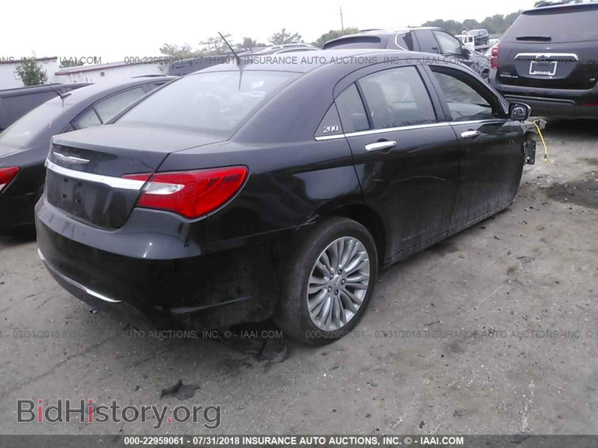 2013 Chrysler 200 - VIN: 1C3CCBCG0DN674817 - Photo 4