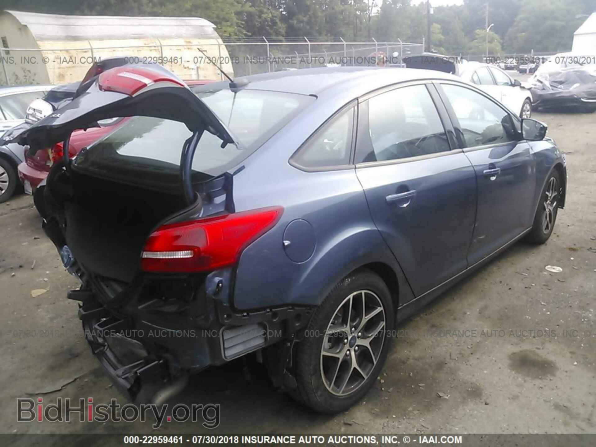 2018 Ford Focus - VIN: 1FADP3H23JL243232 - Фото 4