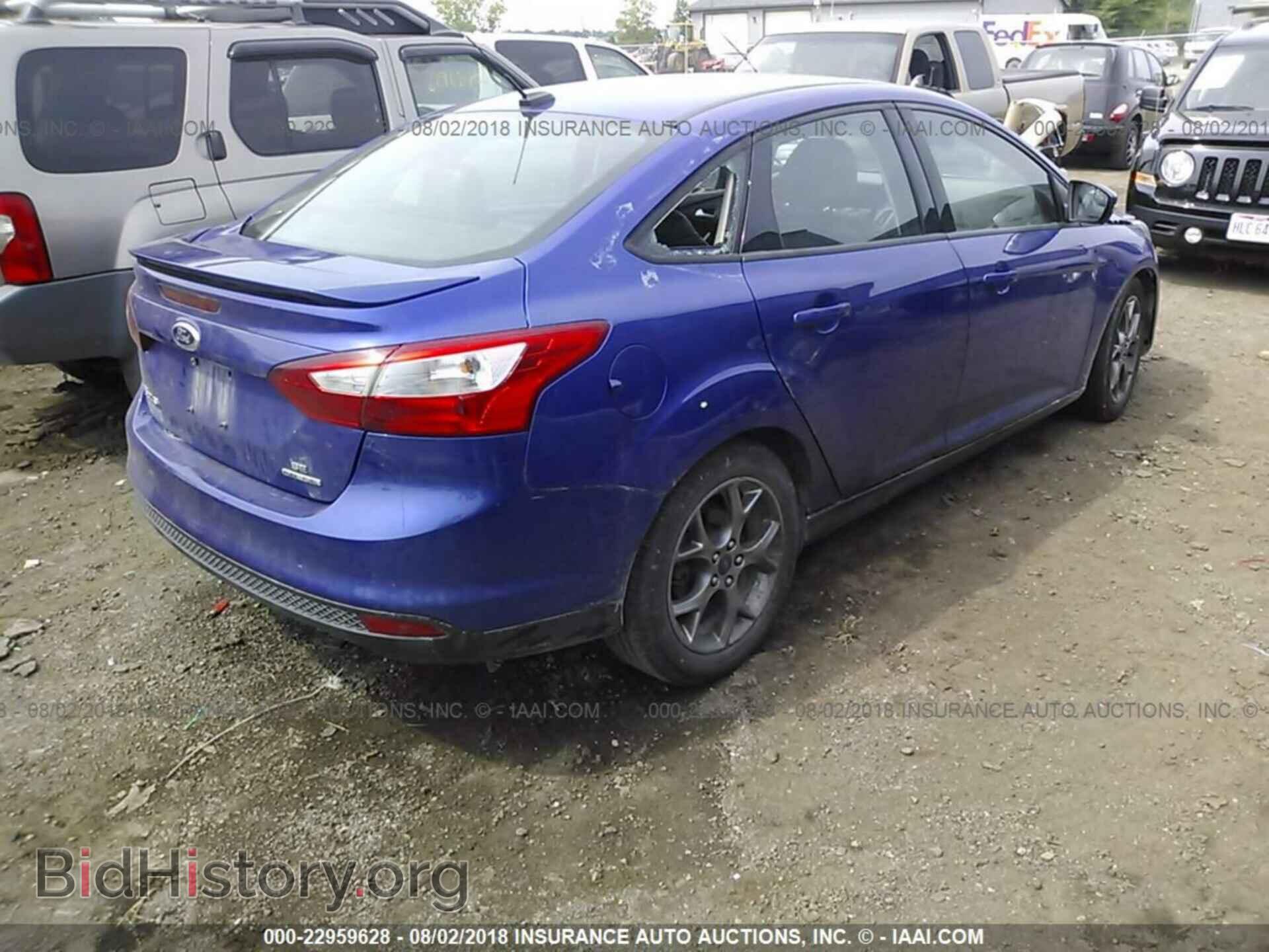 2013 Ford Focus - VIN: 1FADP3F29DL236163 - Photo 4