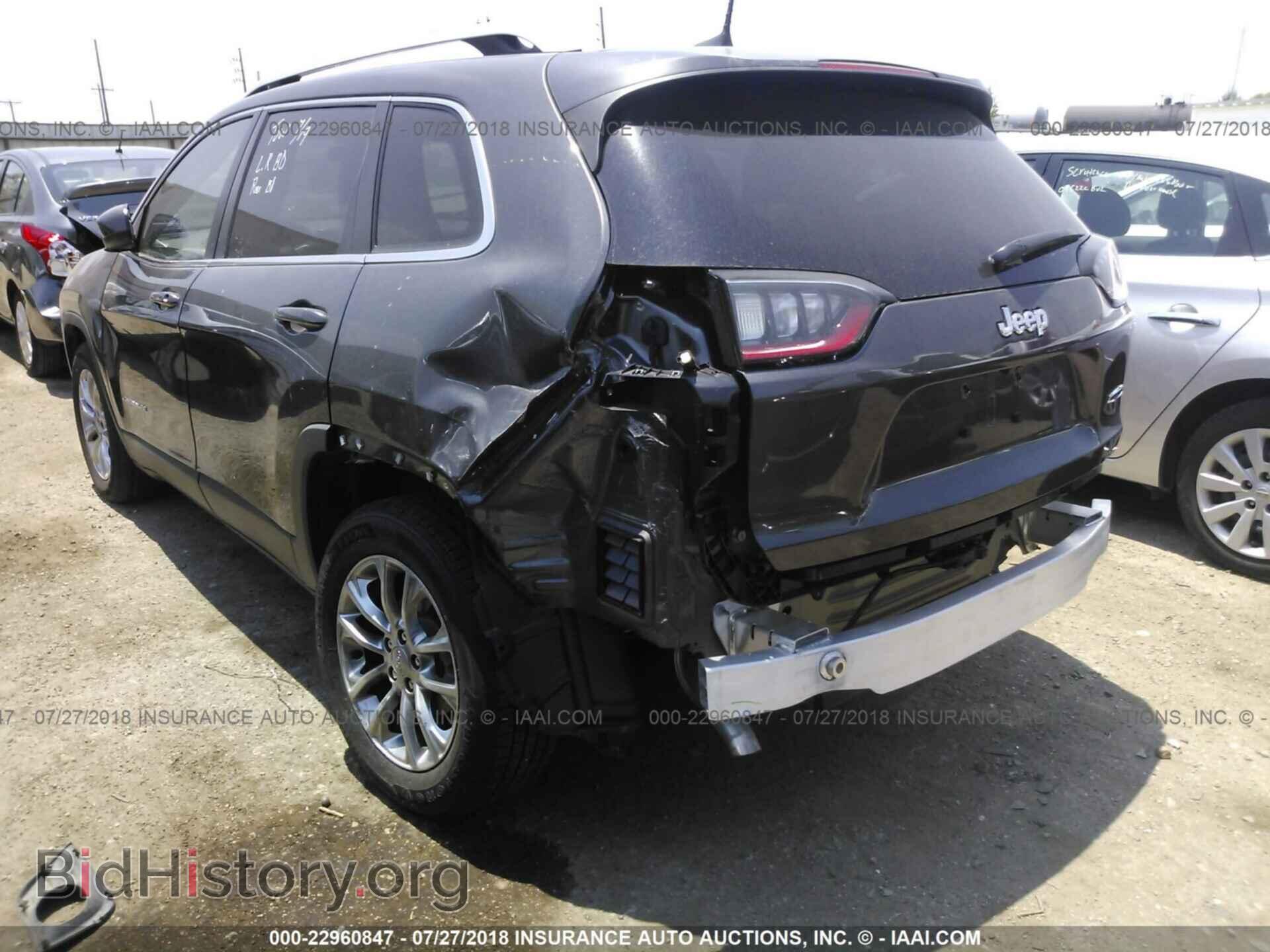 2019 Jeep Cherokee - VIN: 1C4PJLLB5KD201933 - Photo 3
